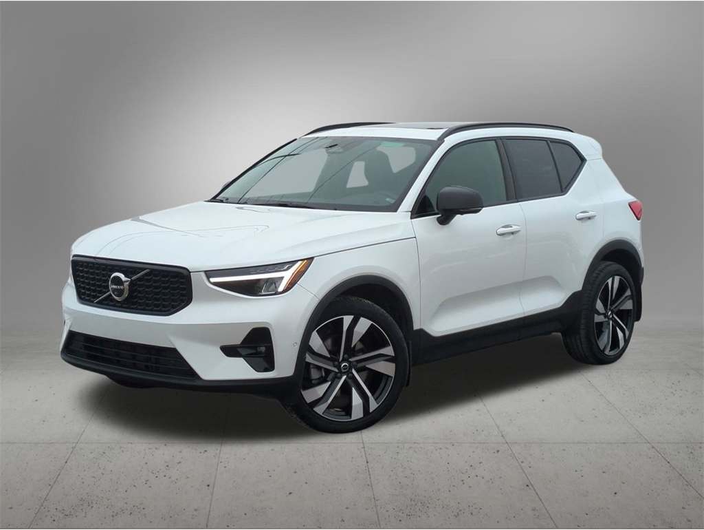 2023 Volvo XC40 Plus's photo