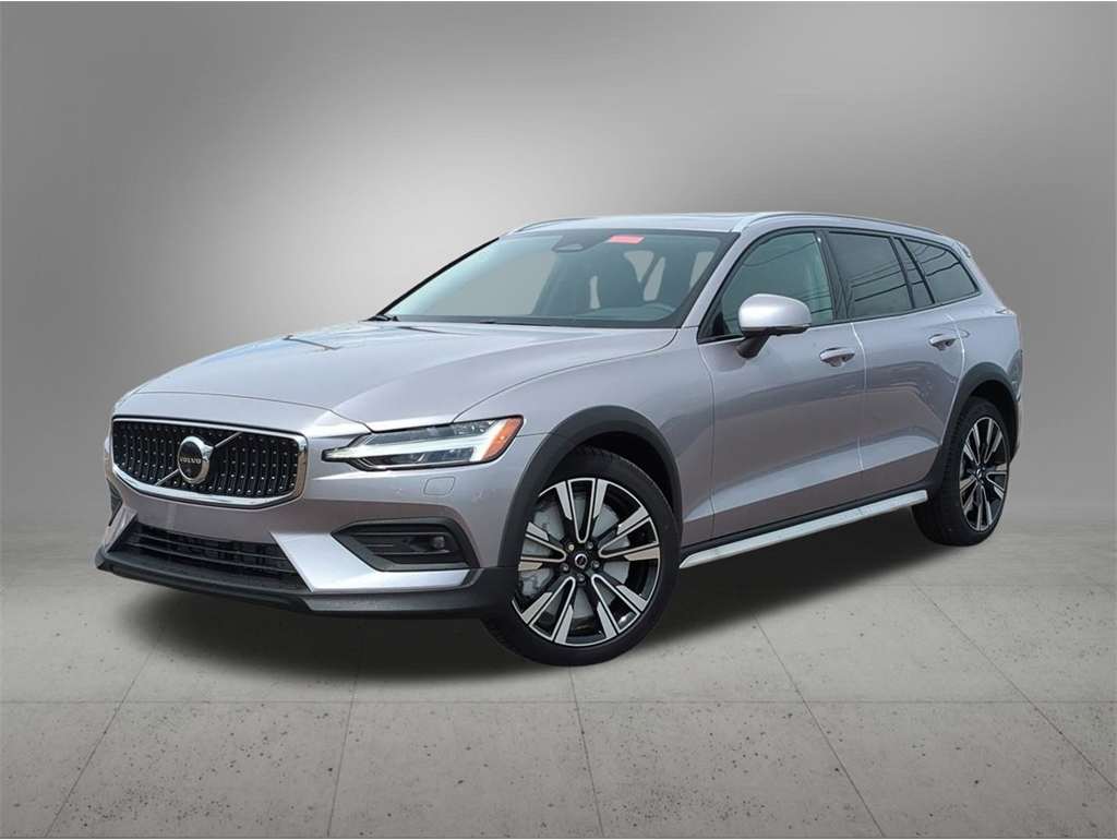 2026 Volvo V60 Cross Country Ultra's photo