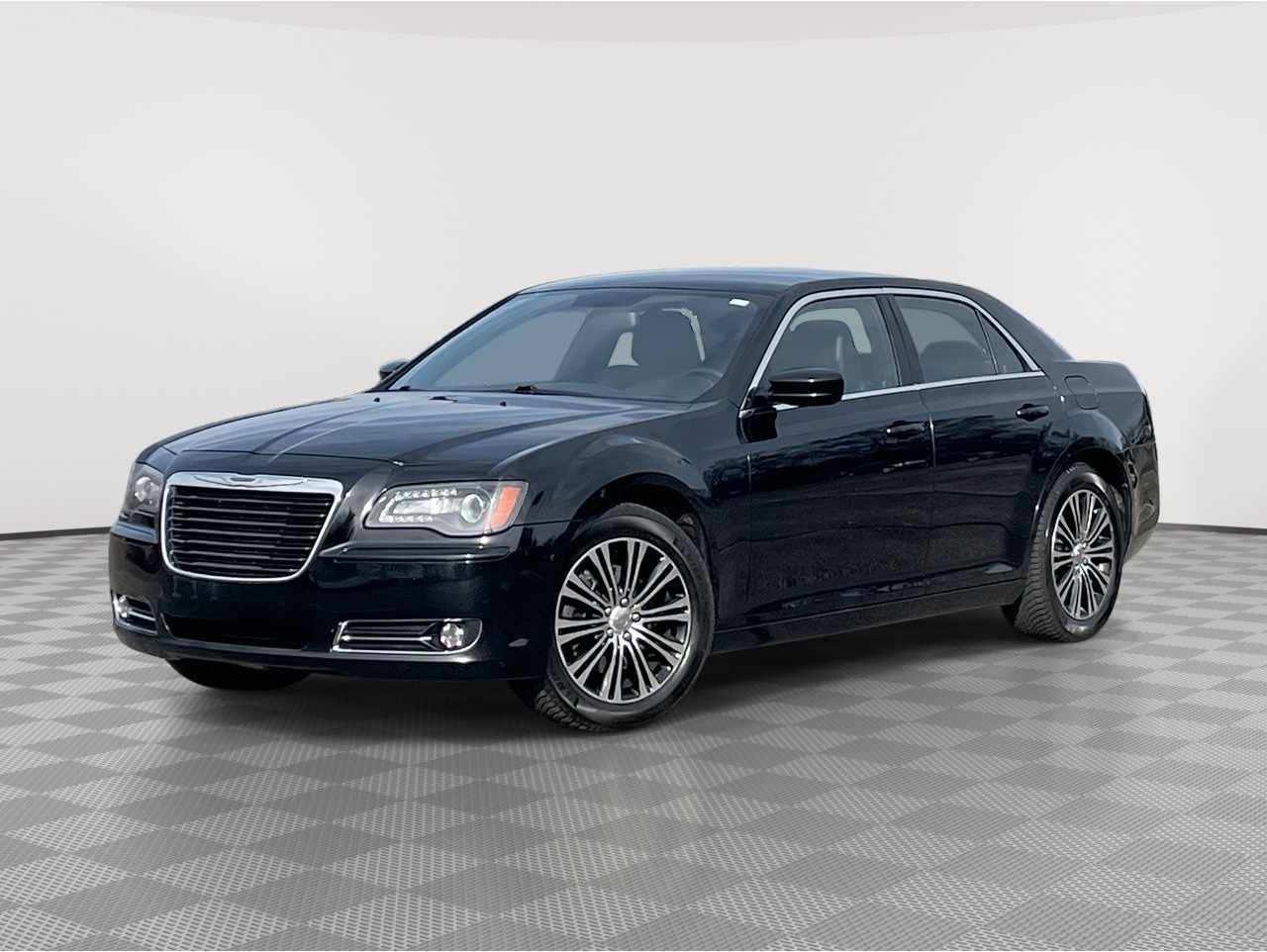 2013 Chrysler 300 S's photo