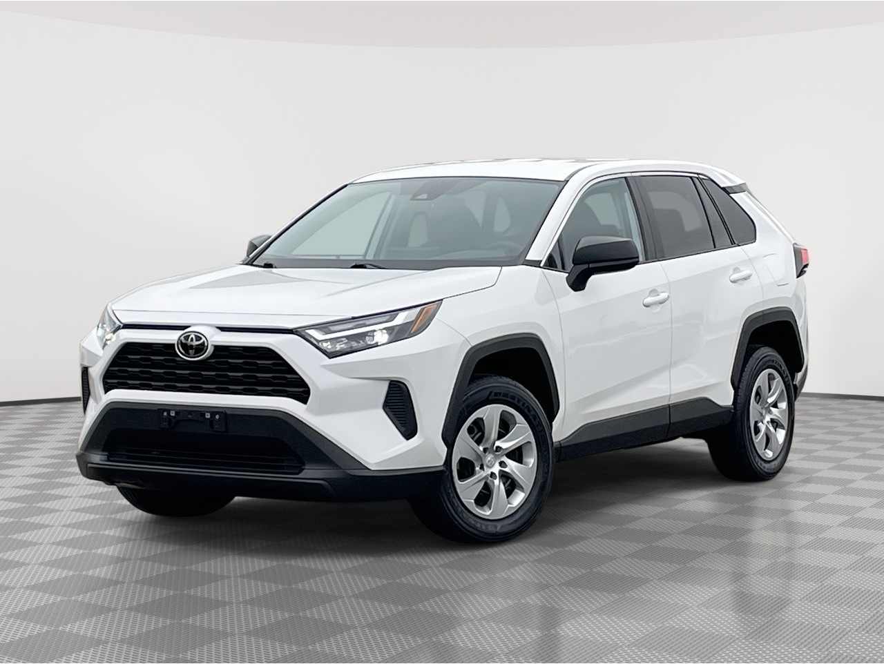 2023 Toyota RAV4 LE's photo