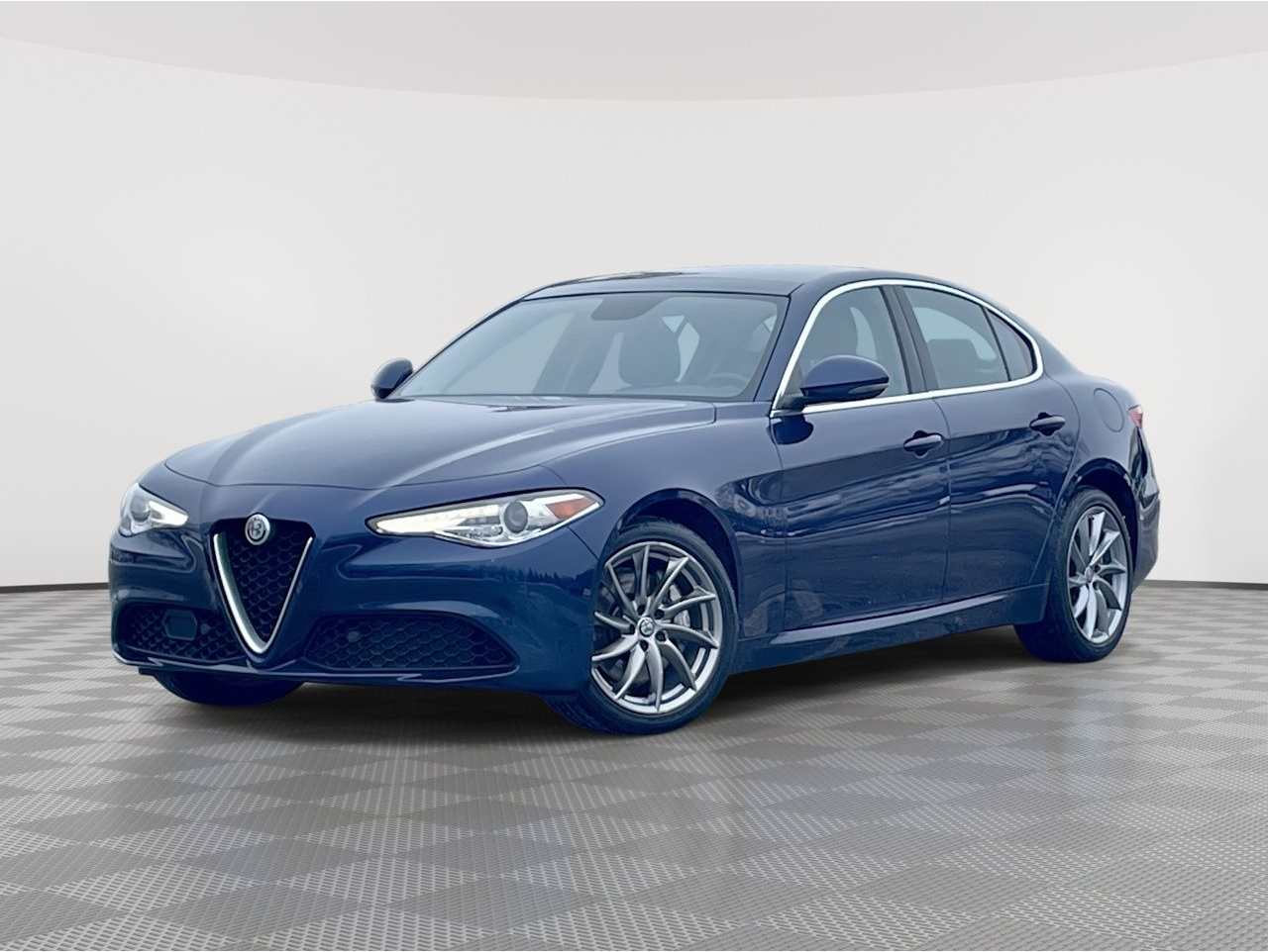 2019 Alfa Romeo Giulia Base's photo