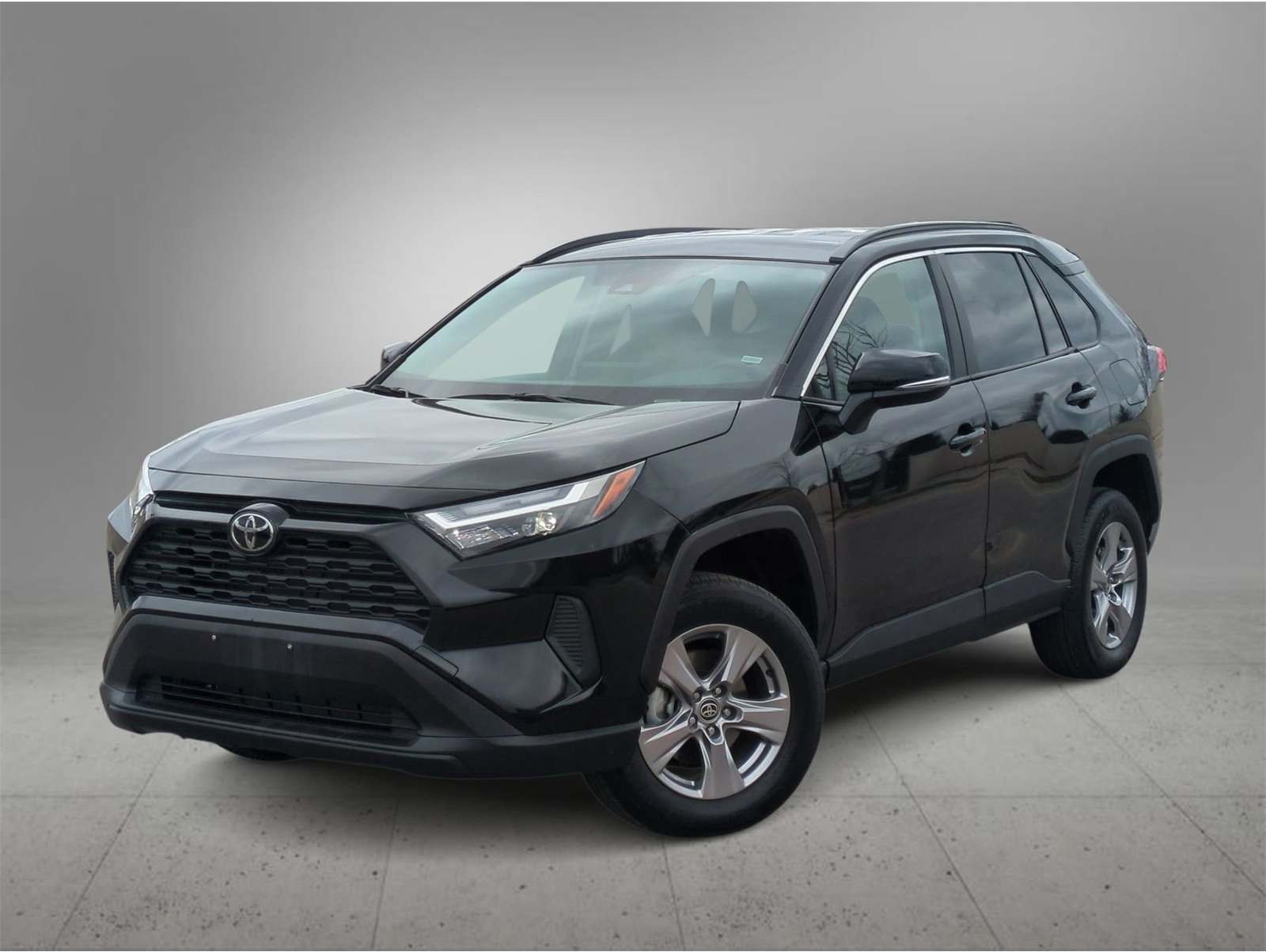 2025 Toyota RAV4 XLE's photo