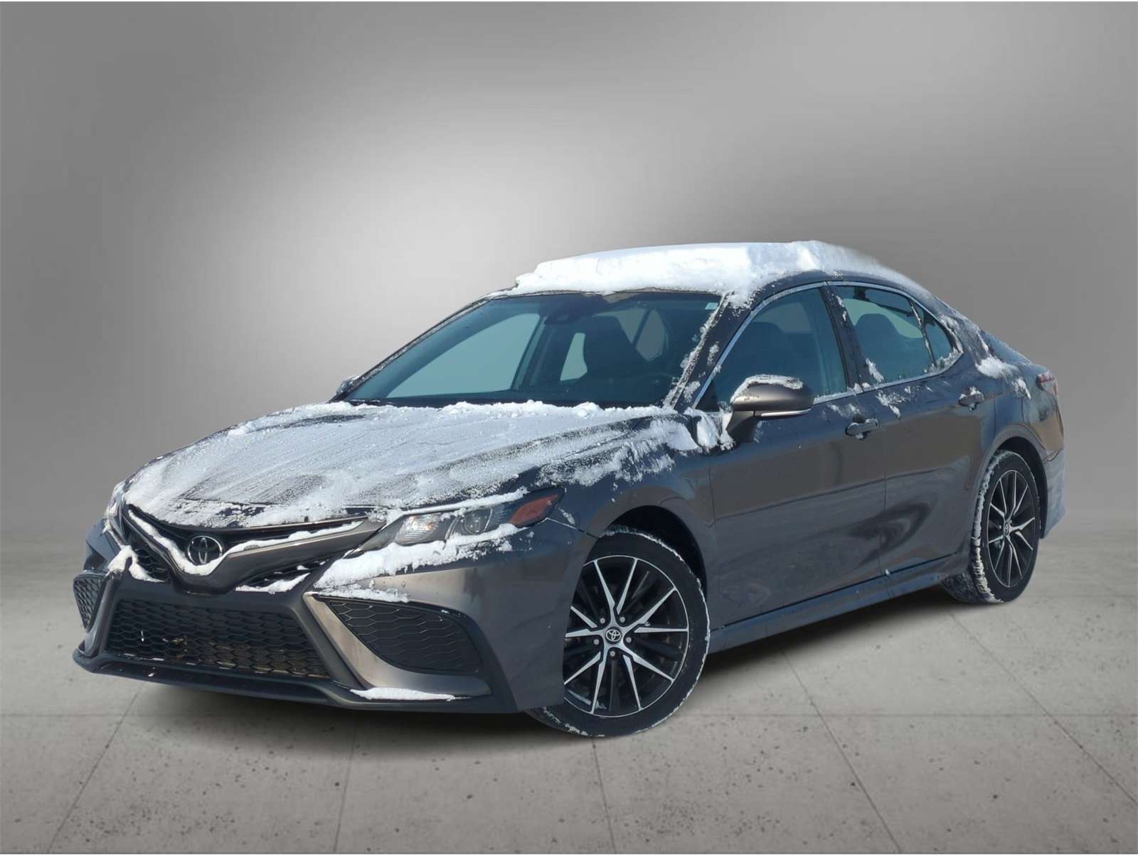 2022 Toyota Camry SE Nightshade's photo