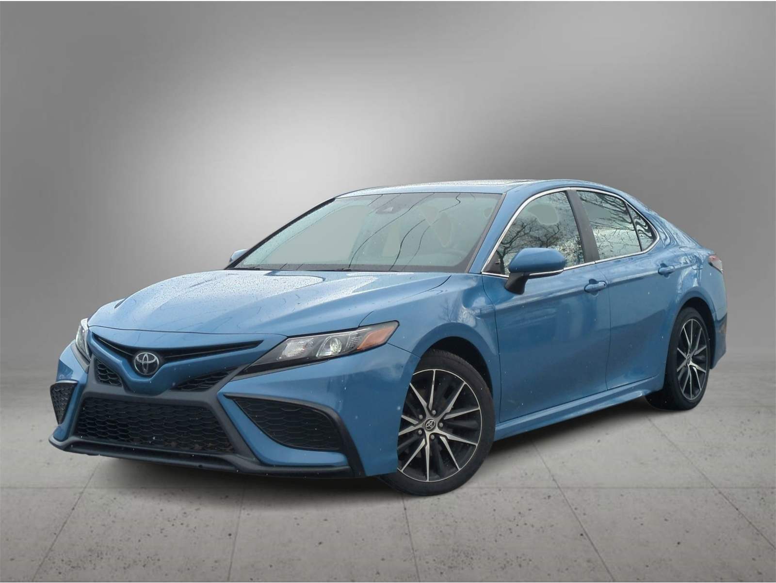 2023 Toyota Camry SE's photo