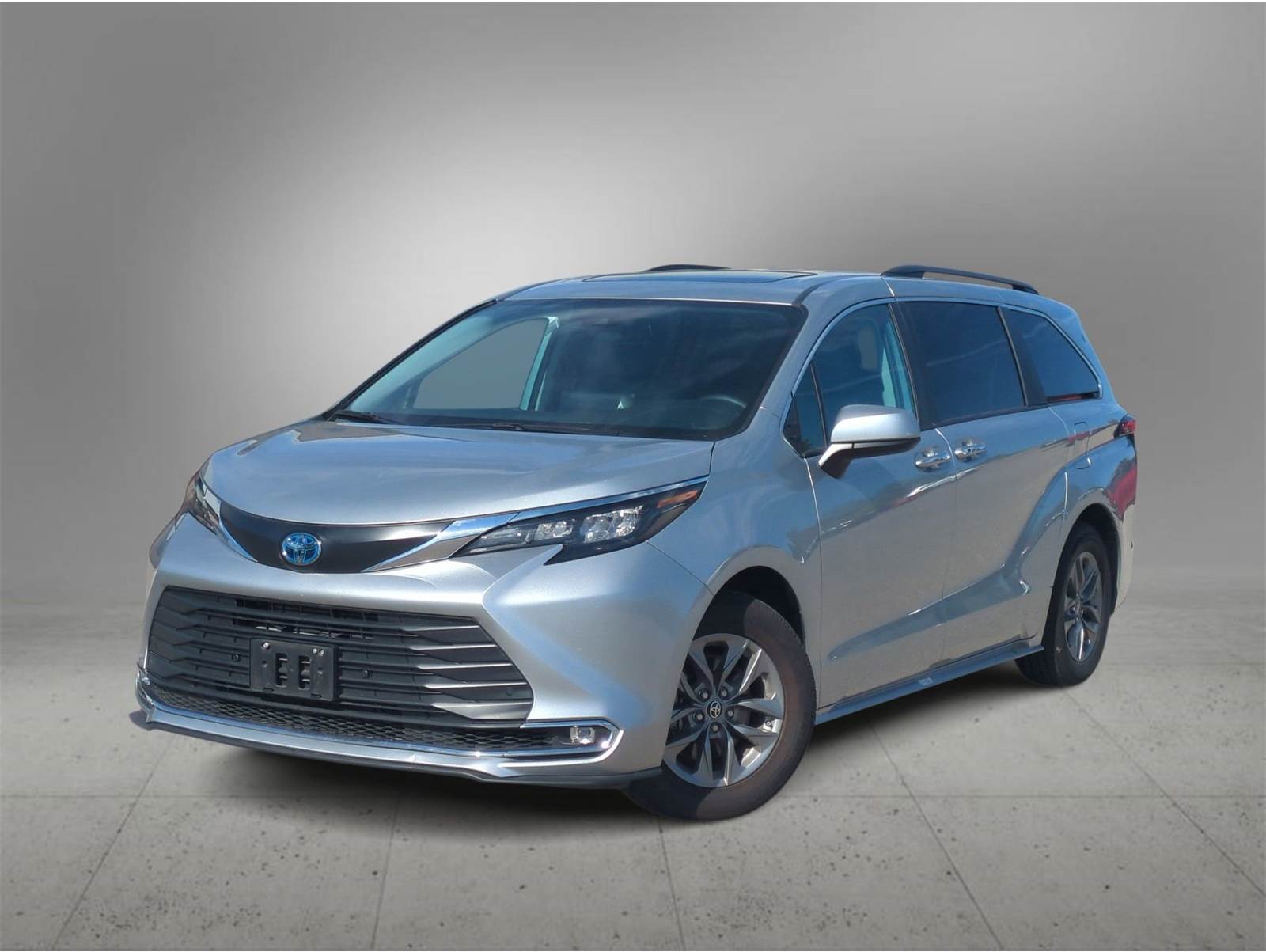 2024 Toyota Sienna XLE's photo