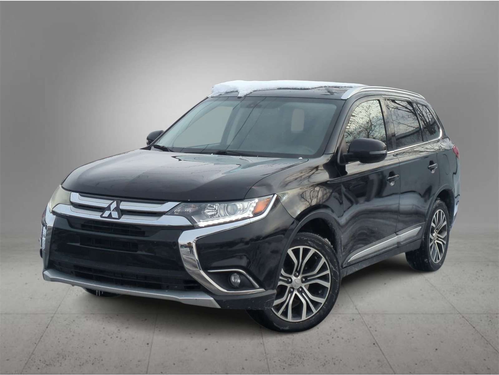 2014 Mitsubishi Outlander SE's photo