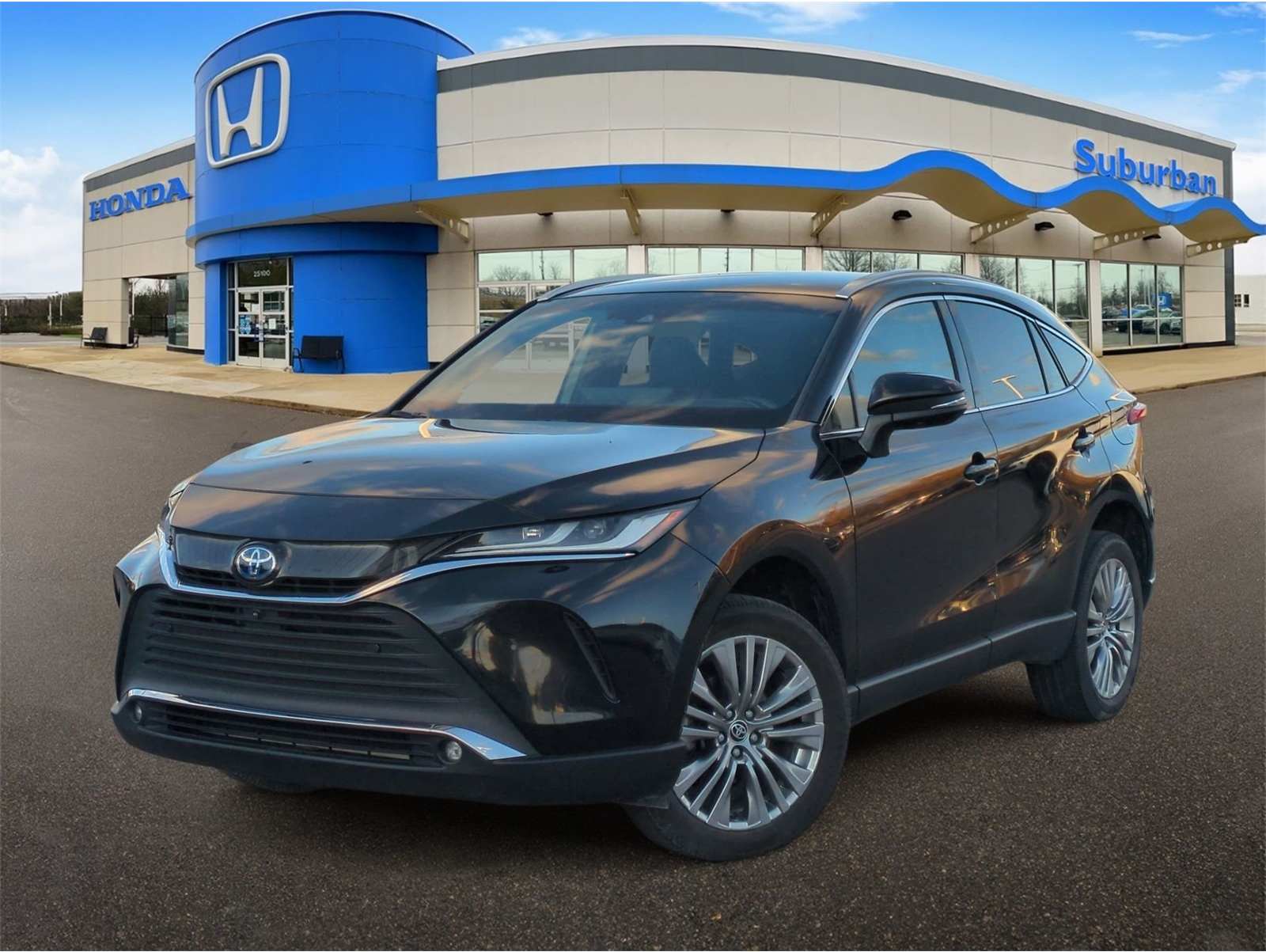 2023 Toyota Venza Limited's photo