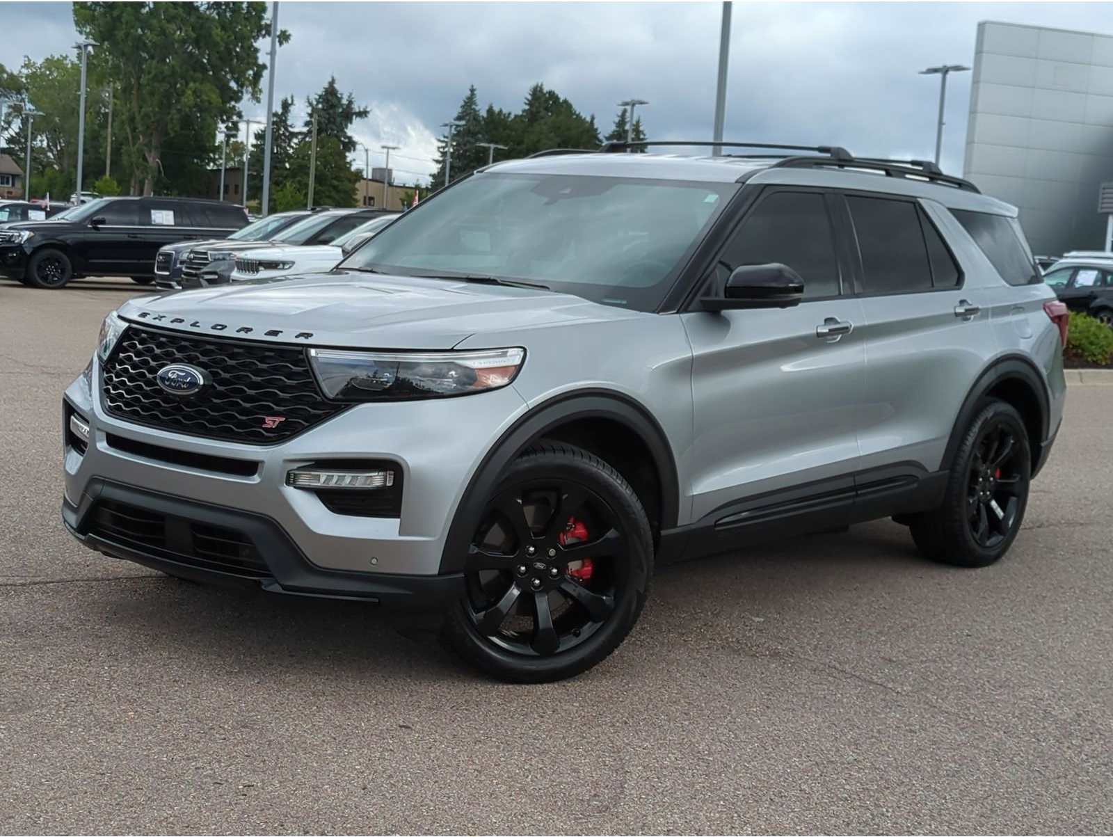 2023 Ford Explorer ST's photo
