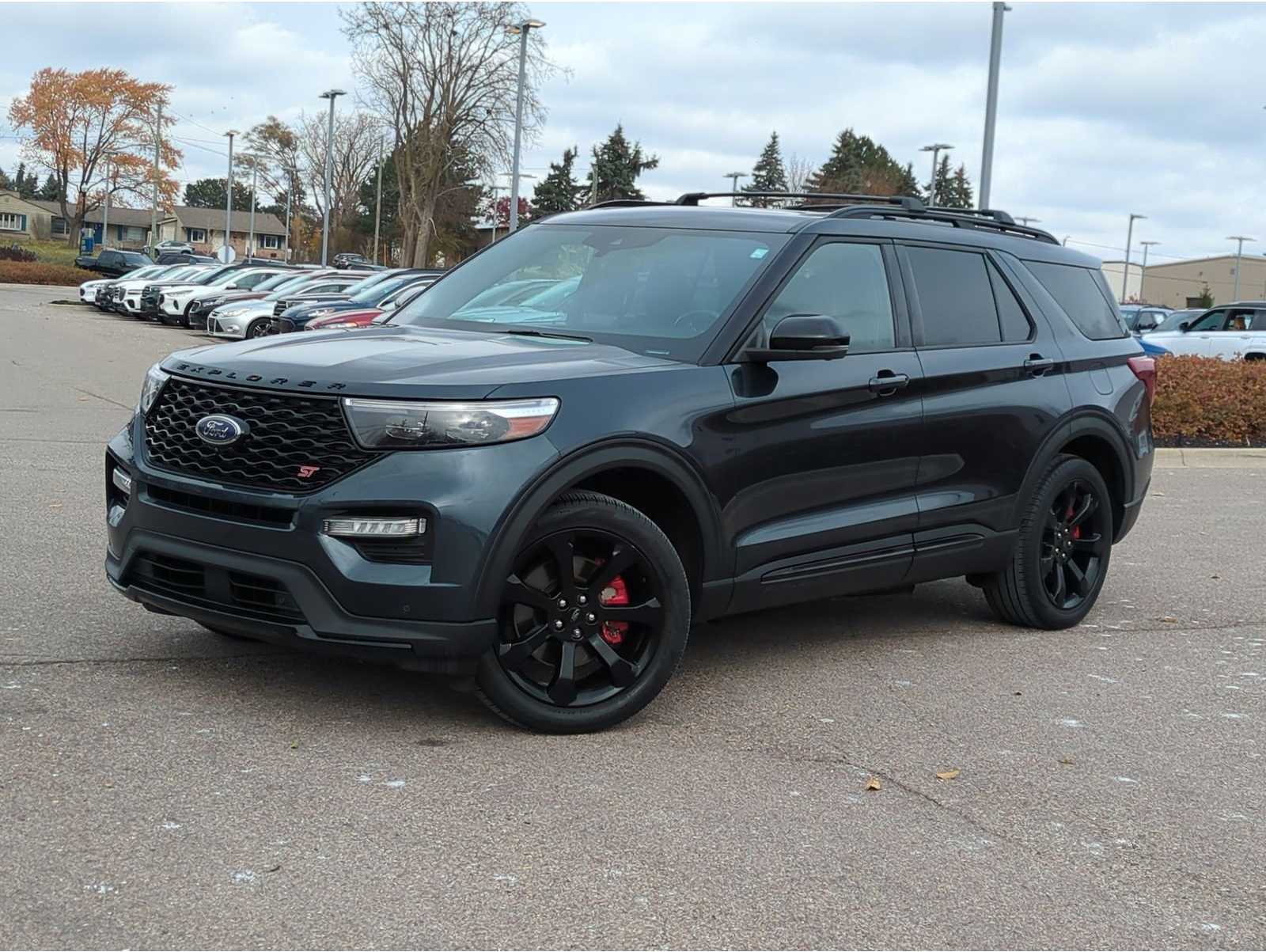 2022 Ford Explorer ST's photo