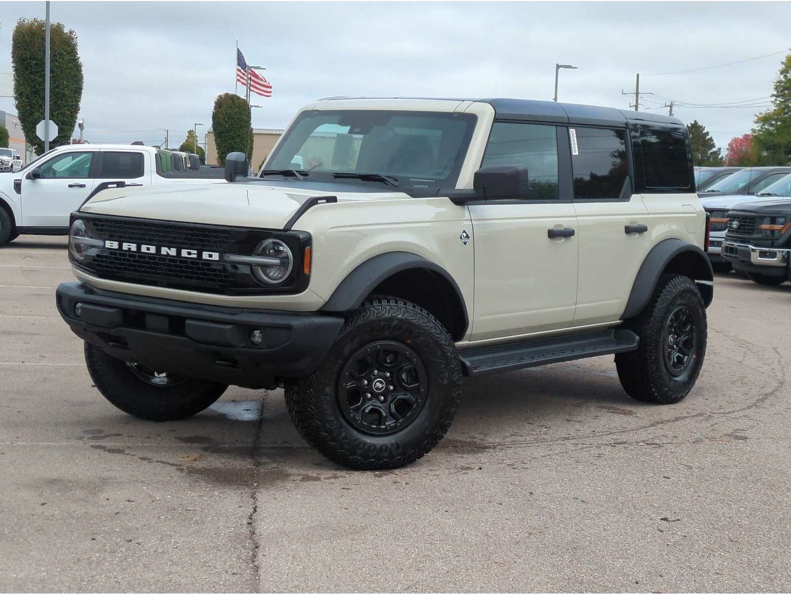 2025 Ford Bronco 4-Door Outer Banks's photo