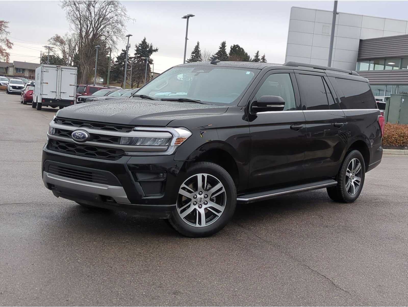 2023 Ford Expedition XLT's photo