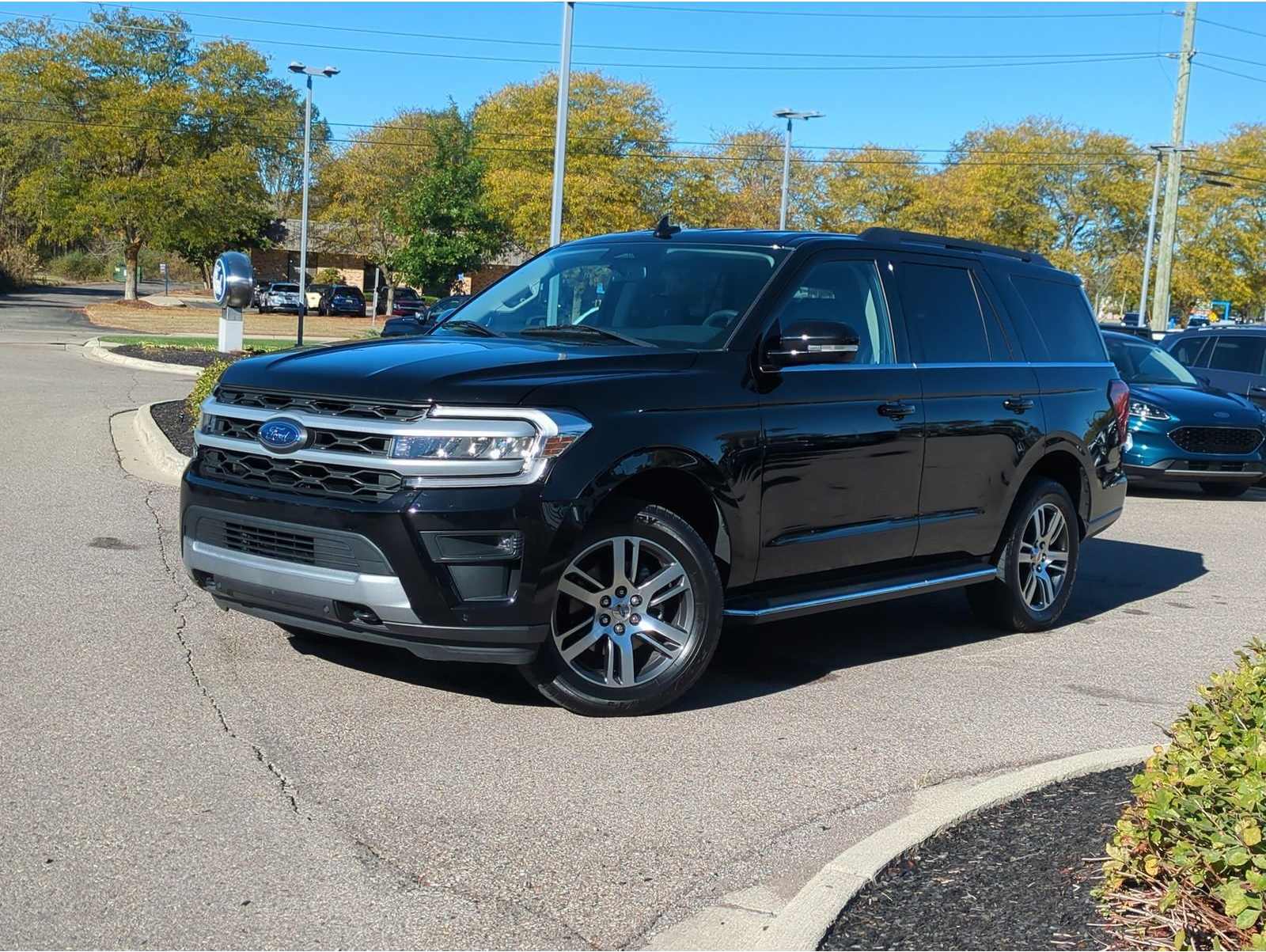 2022 Ford Expedition XLT's photo