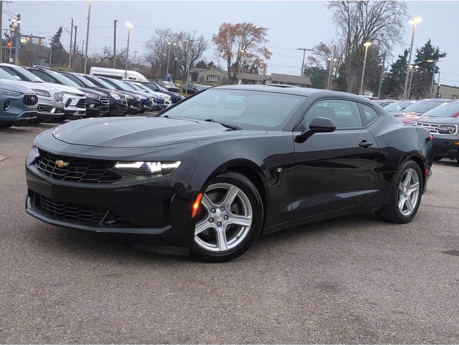 2022 Chevrolet Camaro 1LT's photo