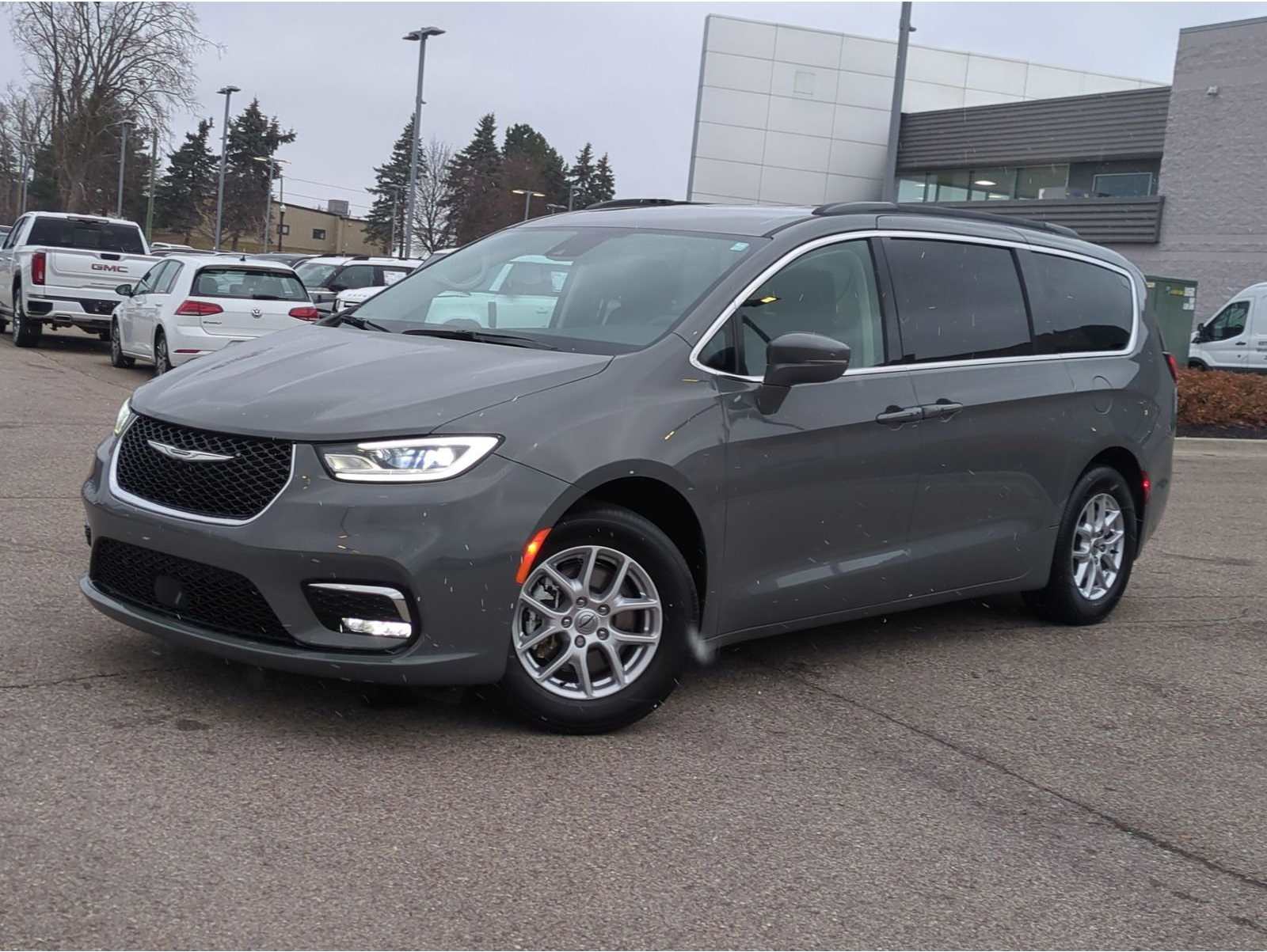 2022 Chrysler Pacifica Touring L's photo