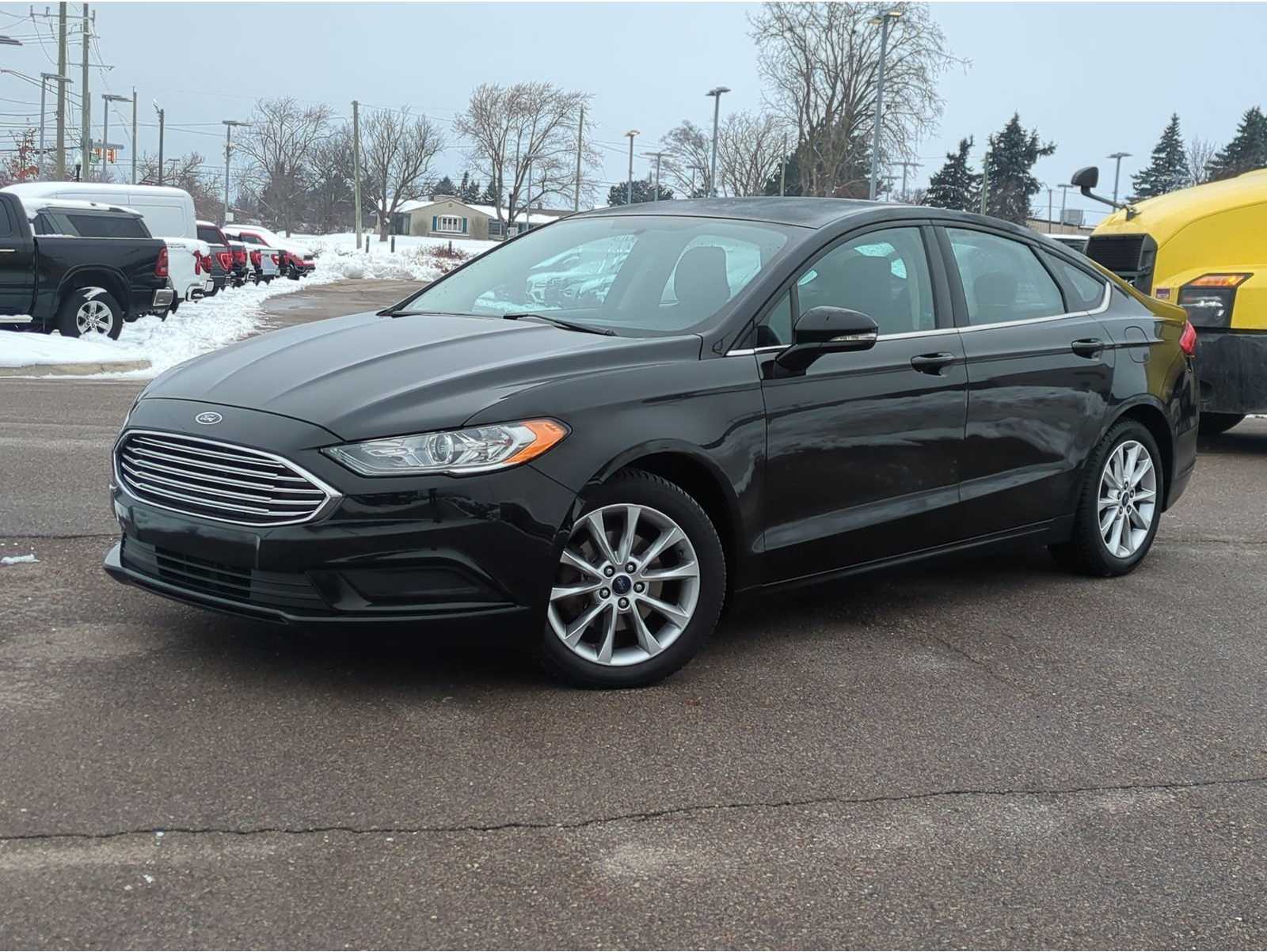 2017 Ford Fusion SE's photo
