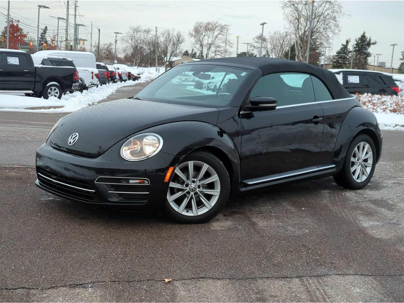 2017 Volkswagen Beetle SE's photo