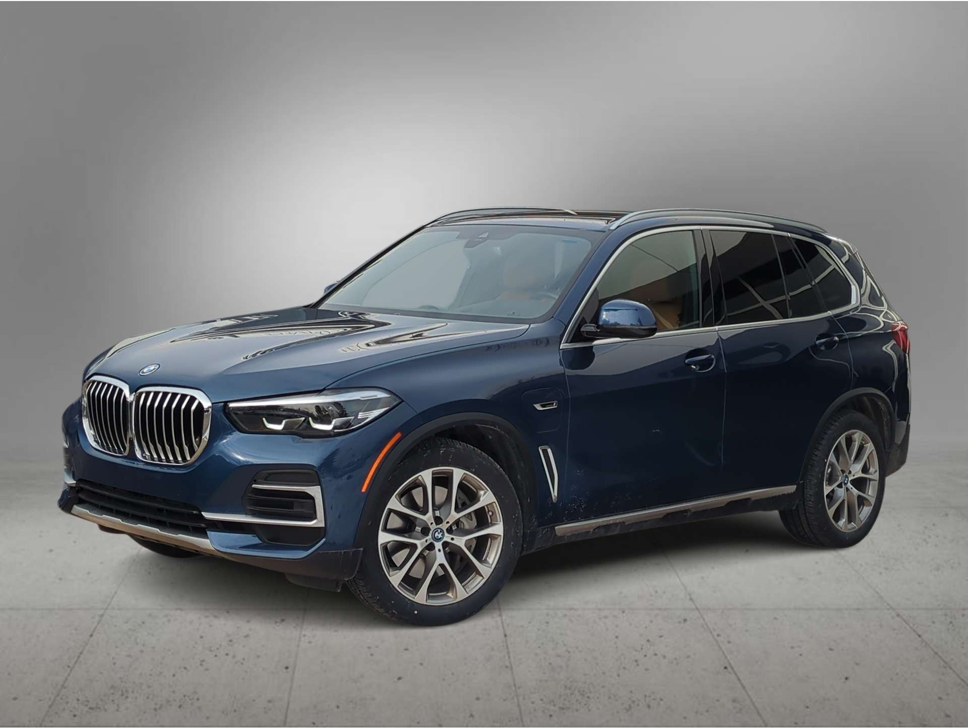2022 BMW X5 45e's photo