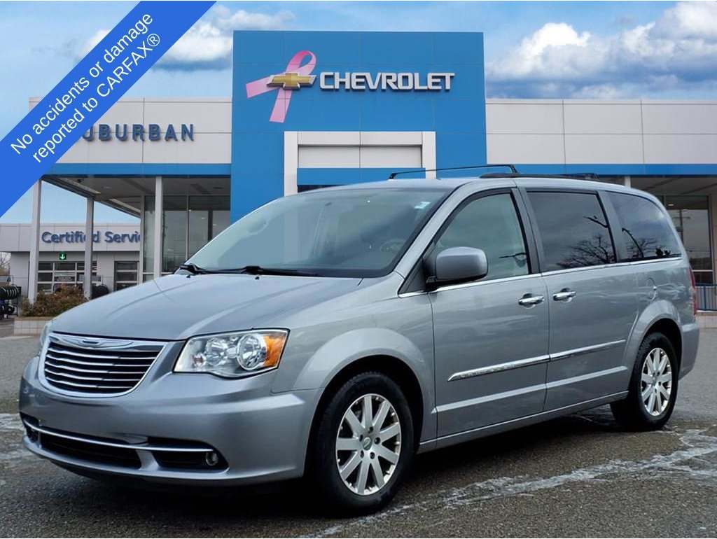 2016 Chrysler Town & Country Touring's photo