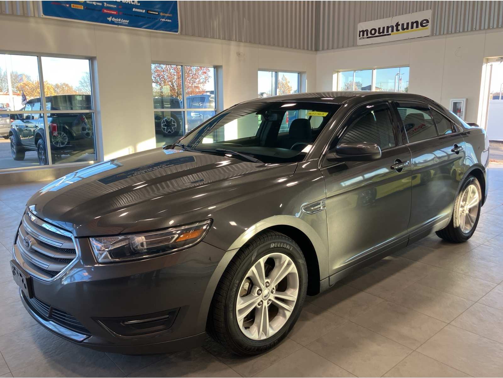 2017 Ford Taurus SEL