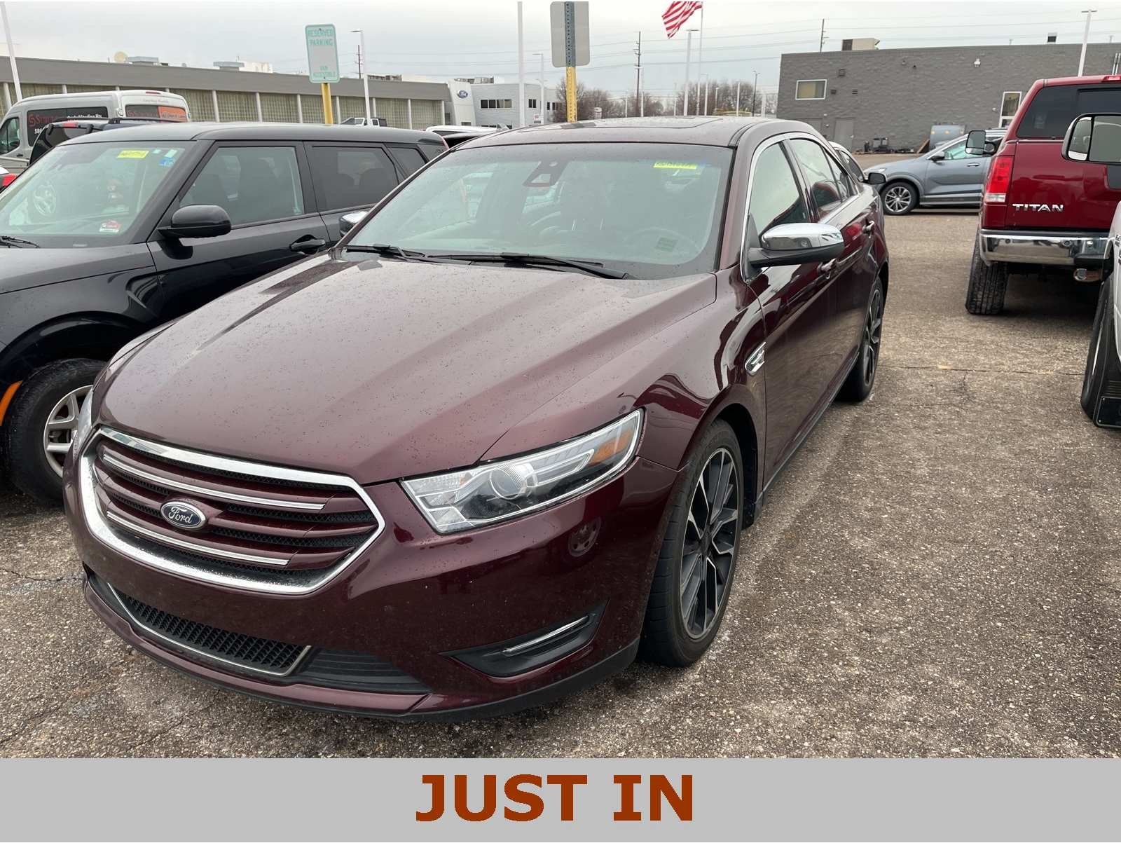 2019 Ford Taurus Limited's photo