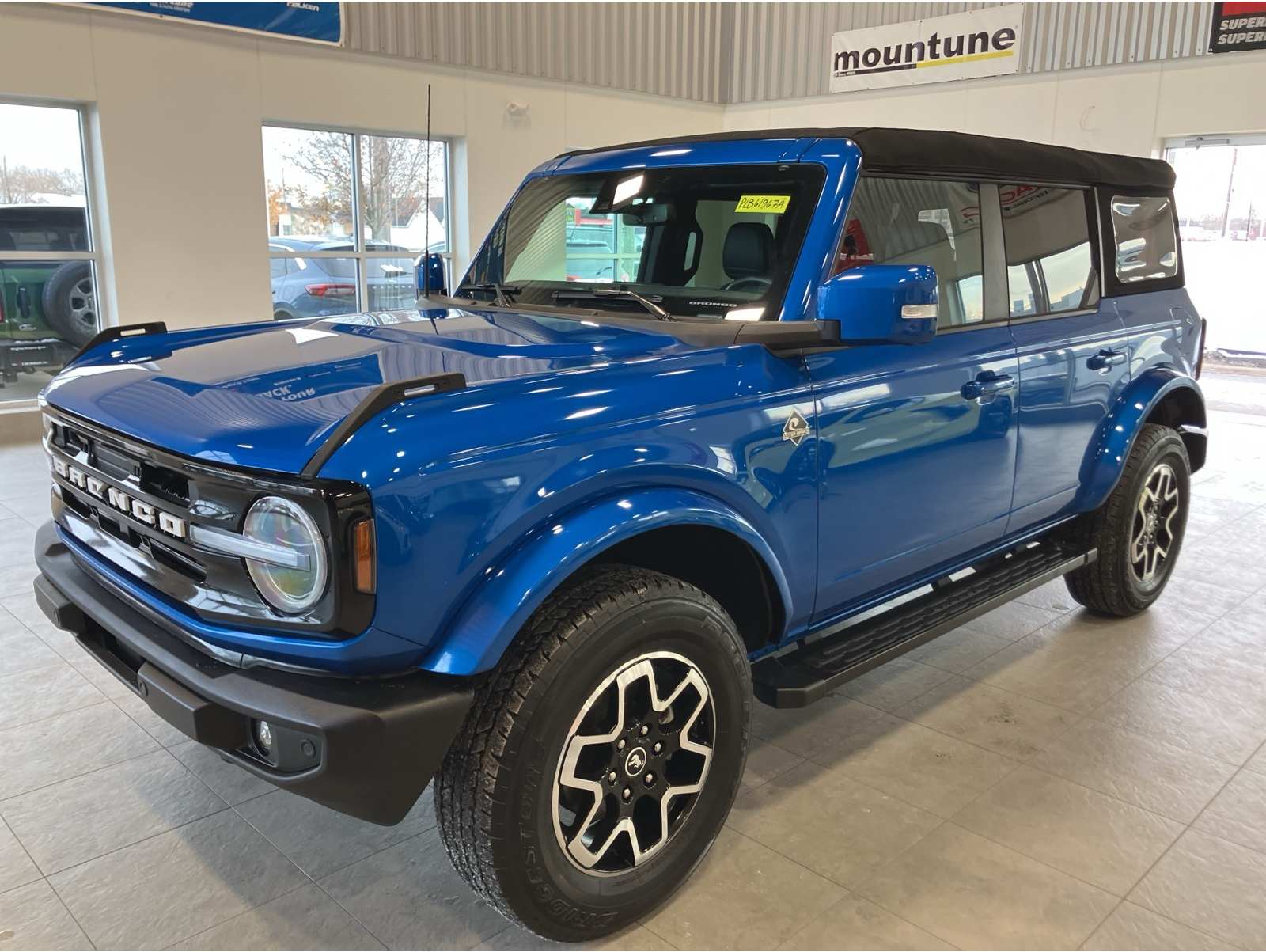 2023 Ford Bronco 4-Door Outer Banks's photo