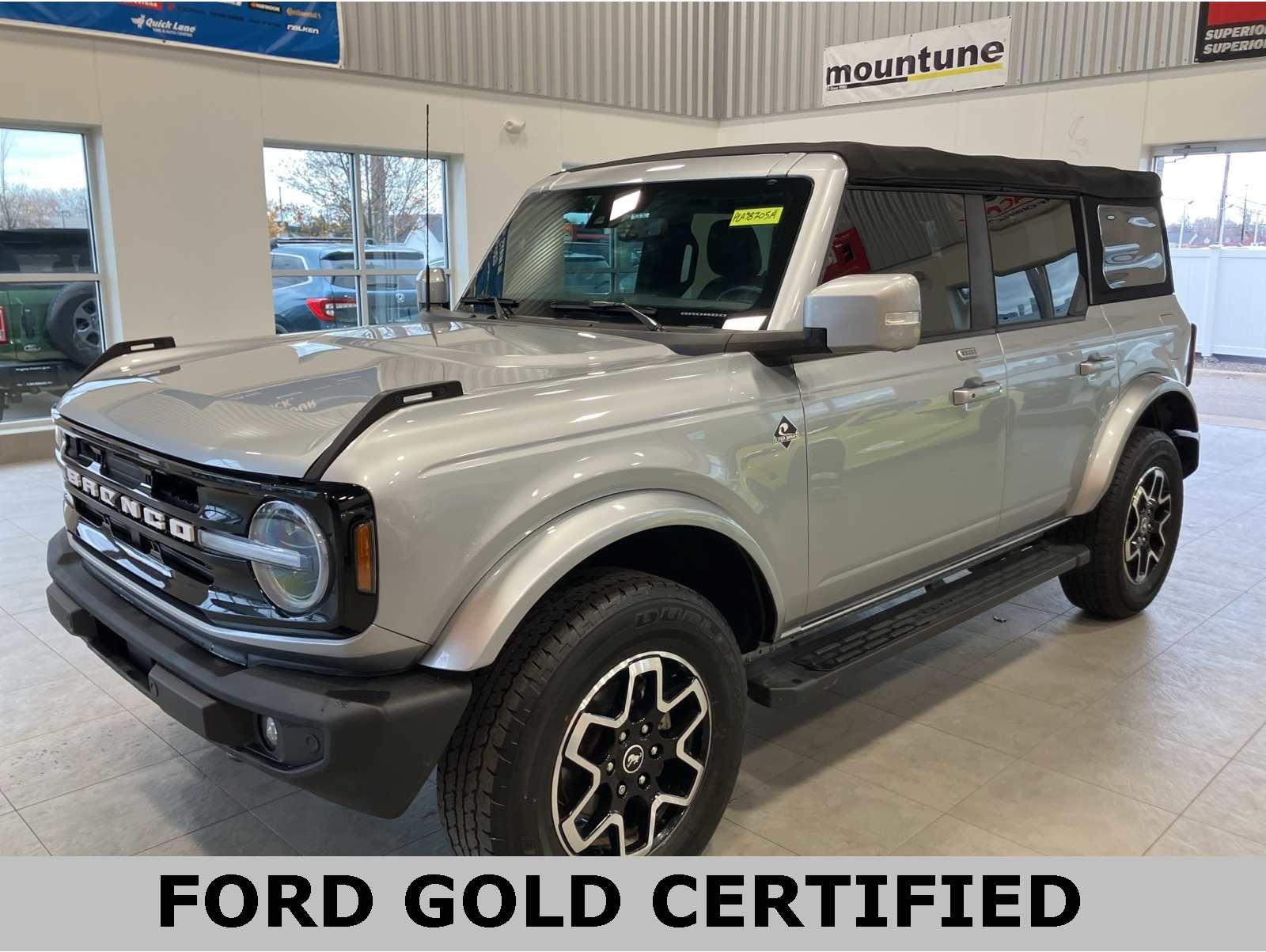 2023 Ford Bronco 4-Door Outer Banks's photo