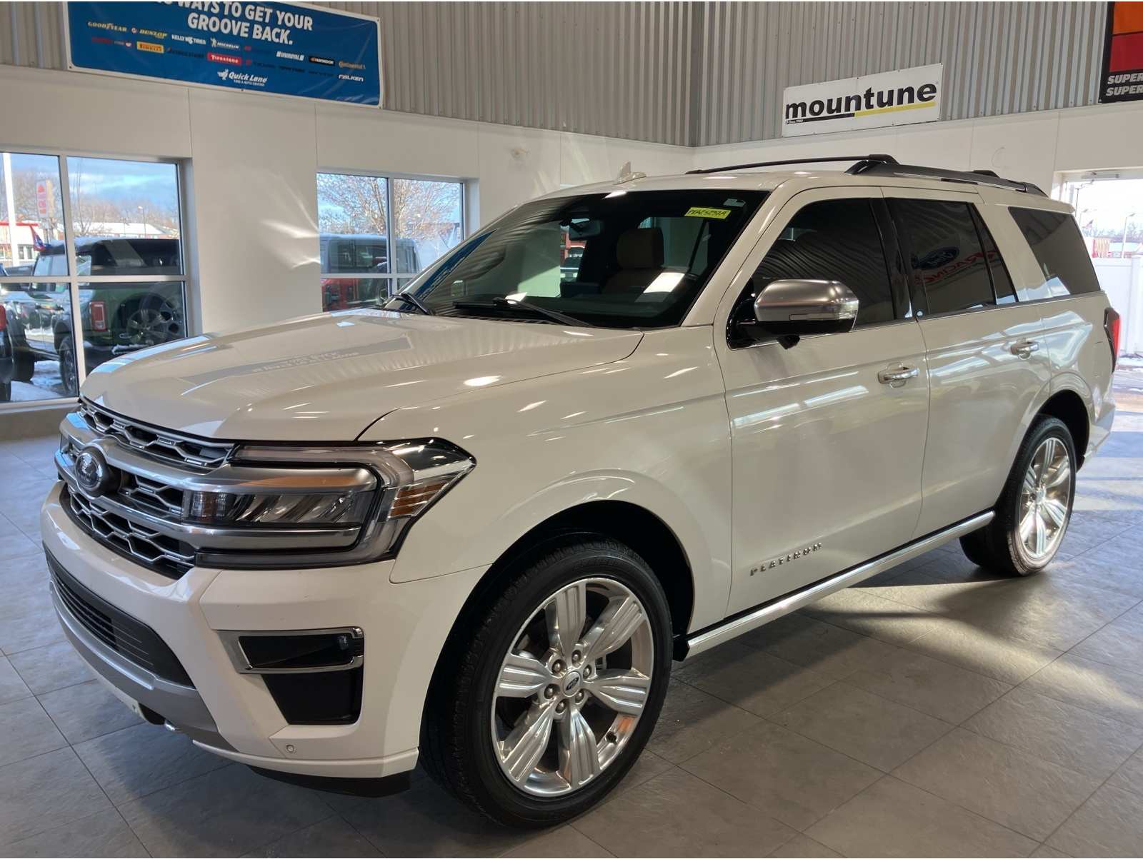 2023 Ford Expedition Platinum's photo
