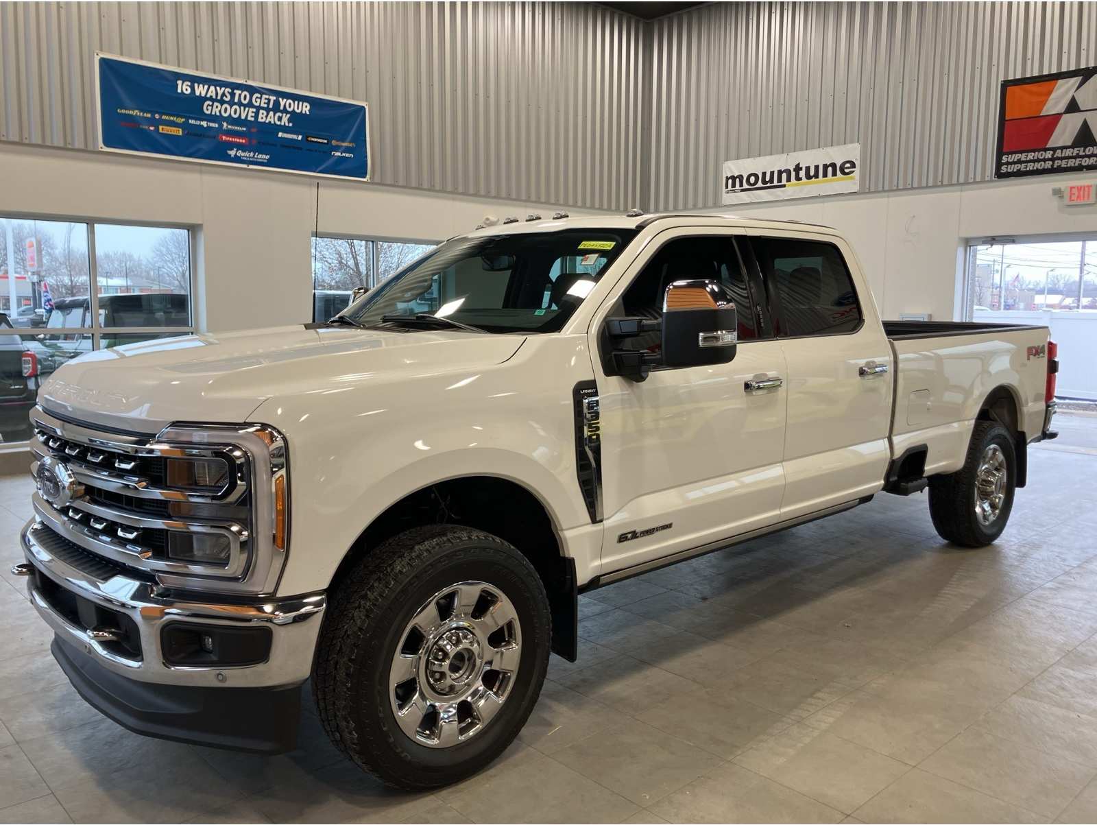 2023 Ford F-350 Super Duty Lariat's photo