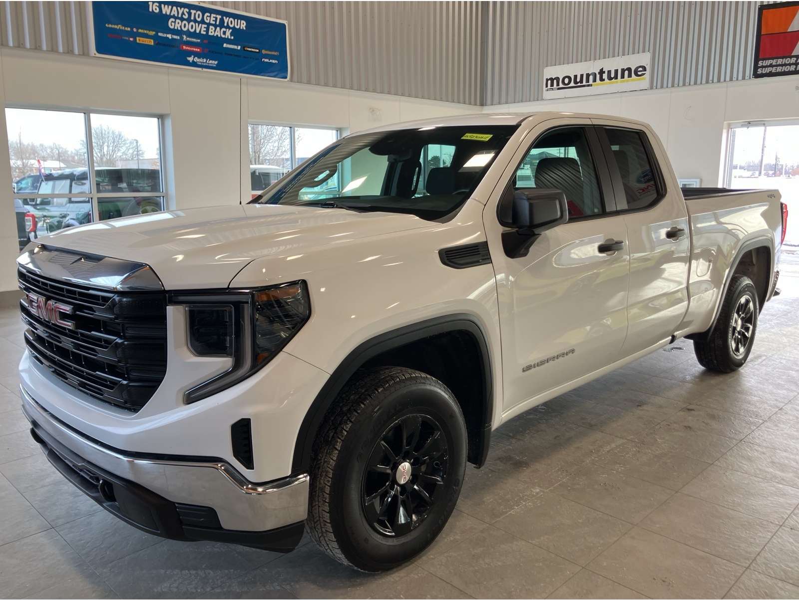 2023 GMC Sierra 1500 Pro's photo
