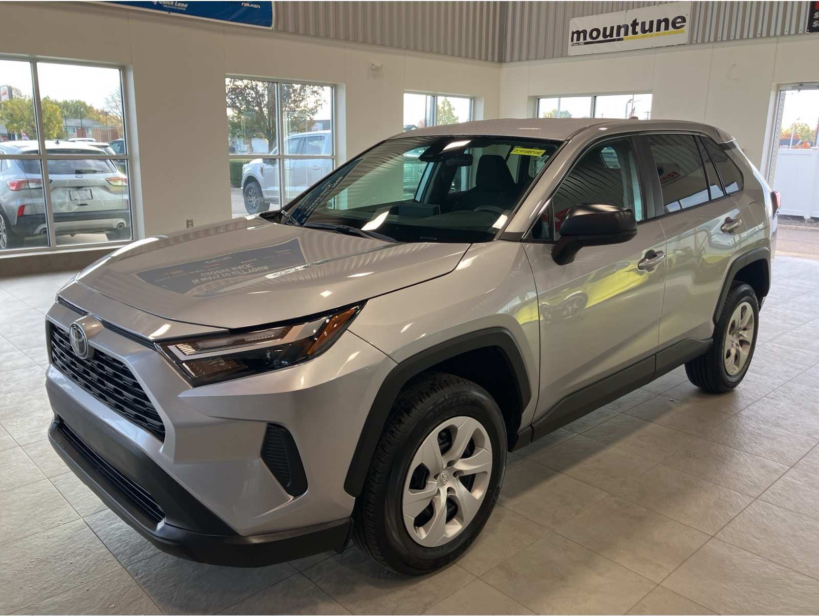 2024 Toyota RAV4 LE's photo