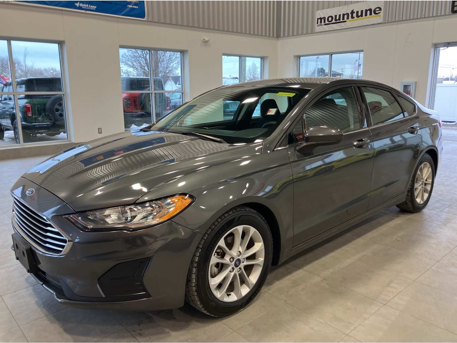 2020 Ford Fusion SE's photo