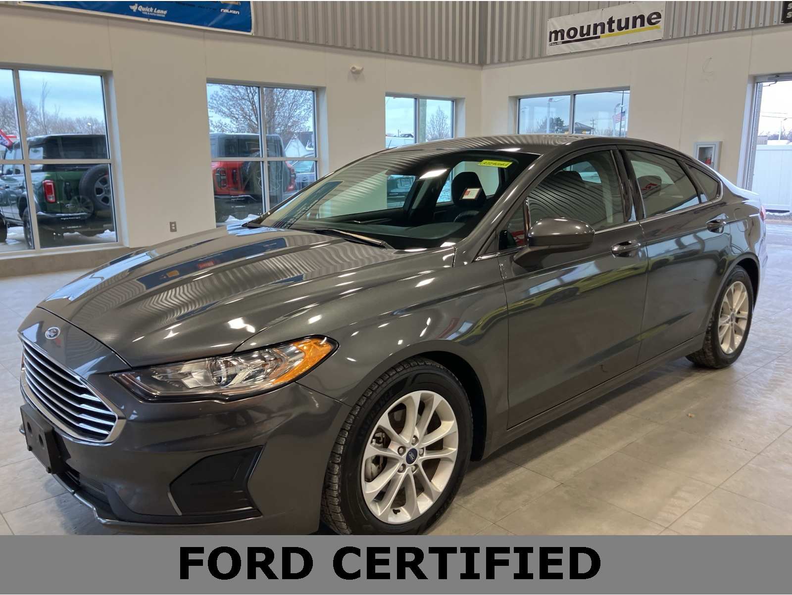 2020 Ford Fusion SE's photo