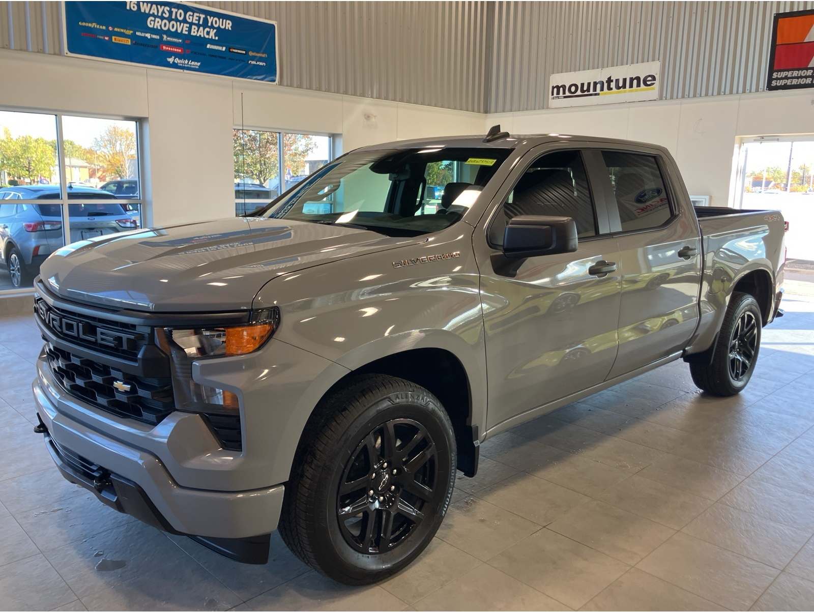 2024 Chevrolet Silverado 1500 Custom's photo