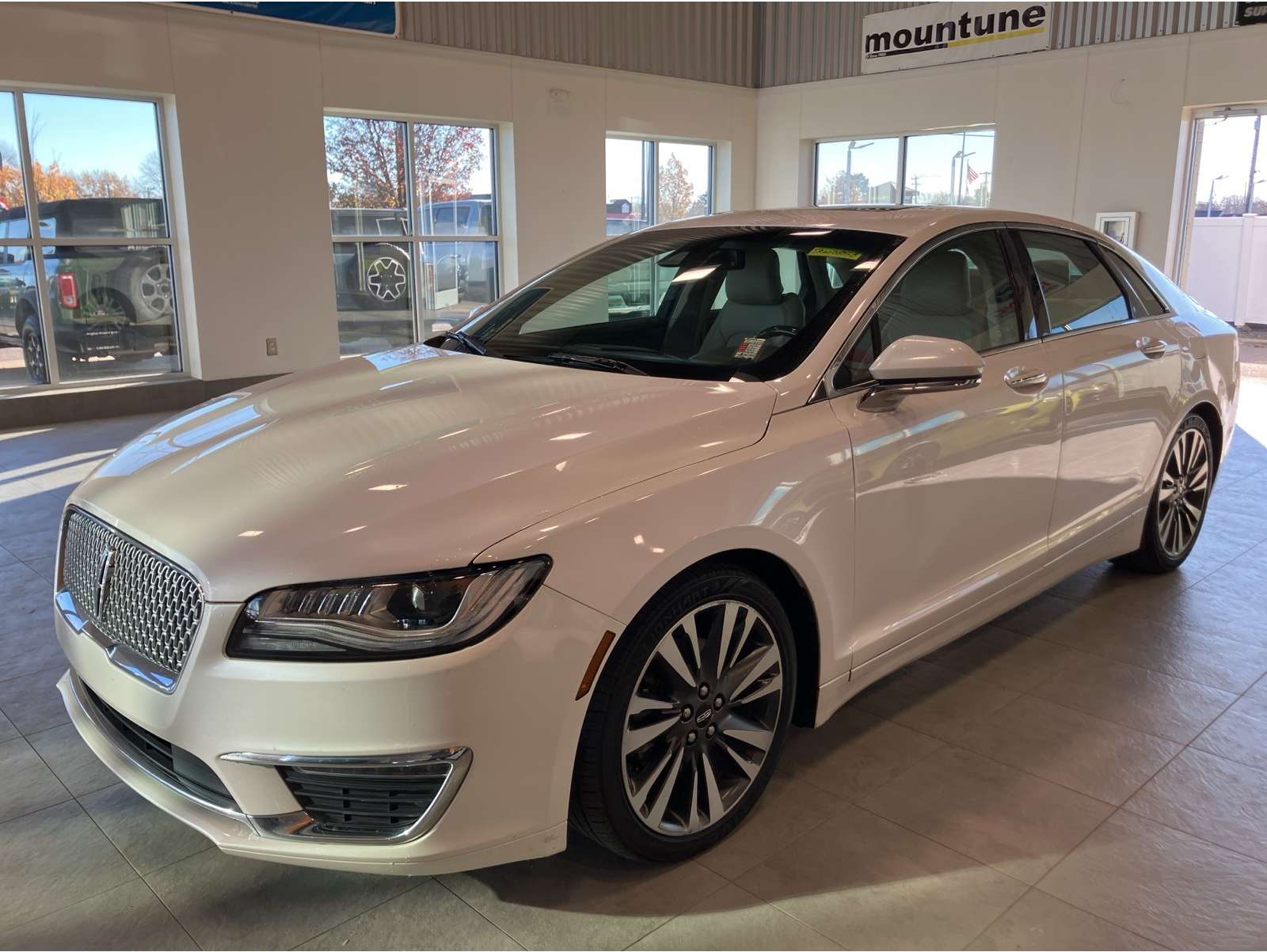 2018 Lincoln MKZ Reserve's photo
