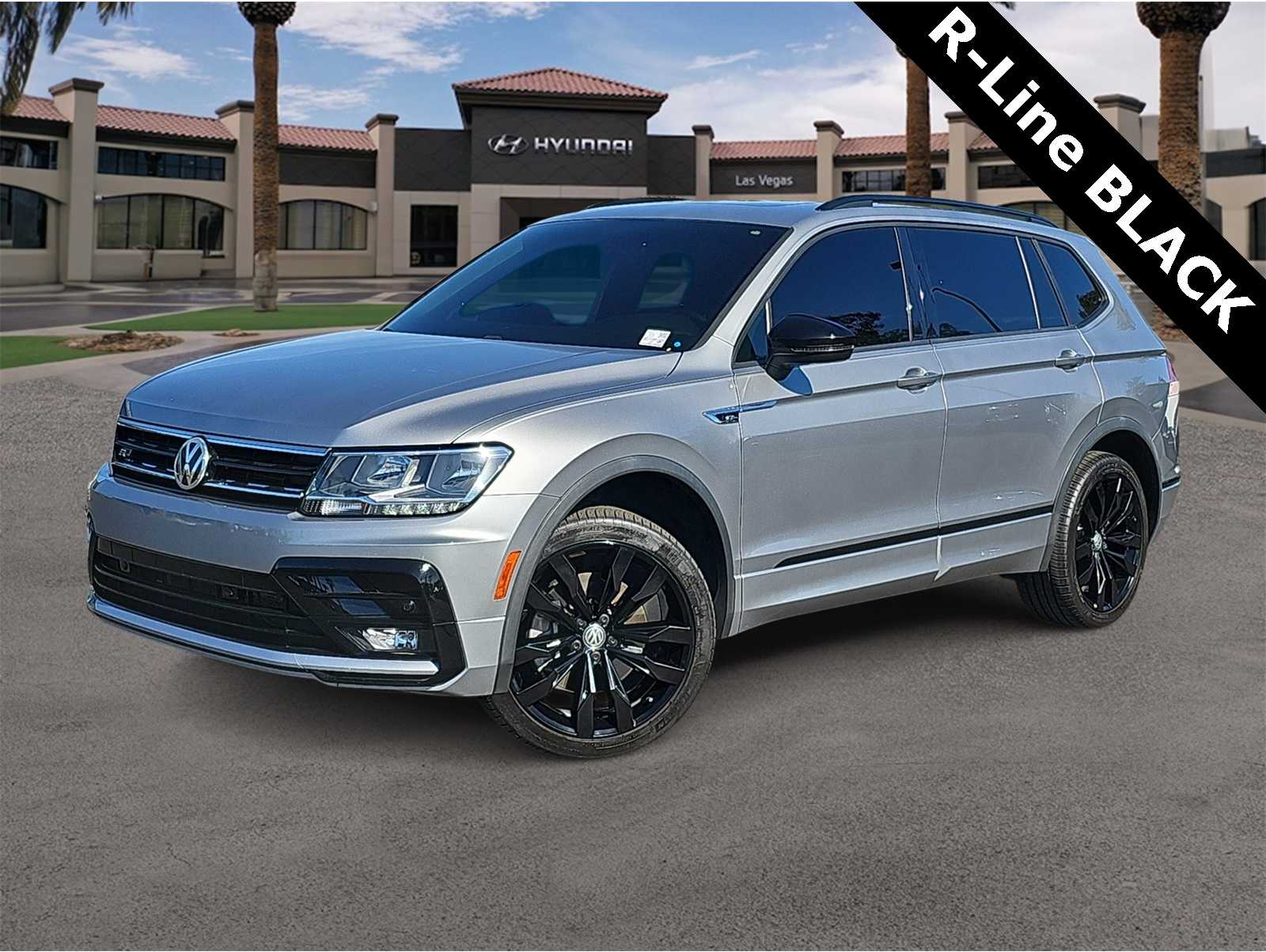 2021 Volkswagen Tiguan SE R-LINE BLACK's photo