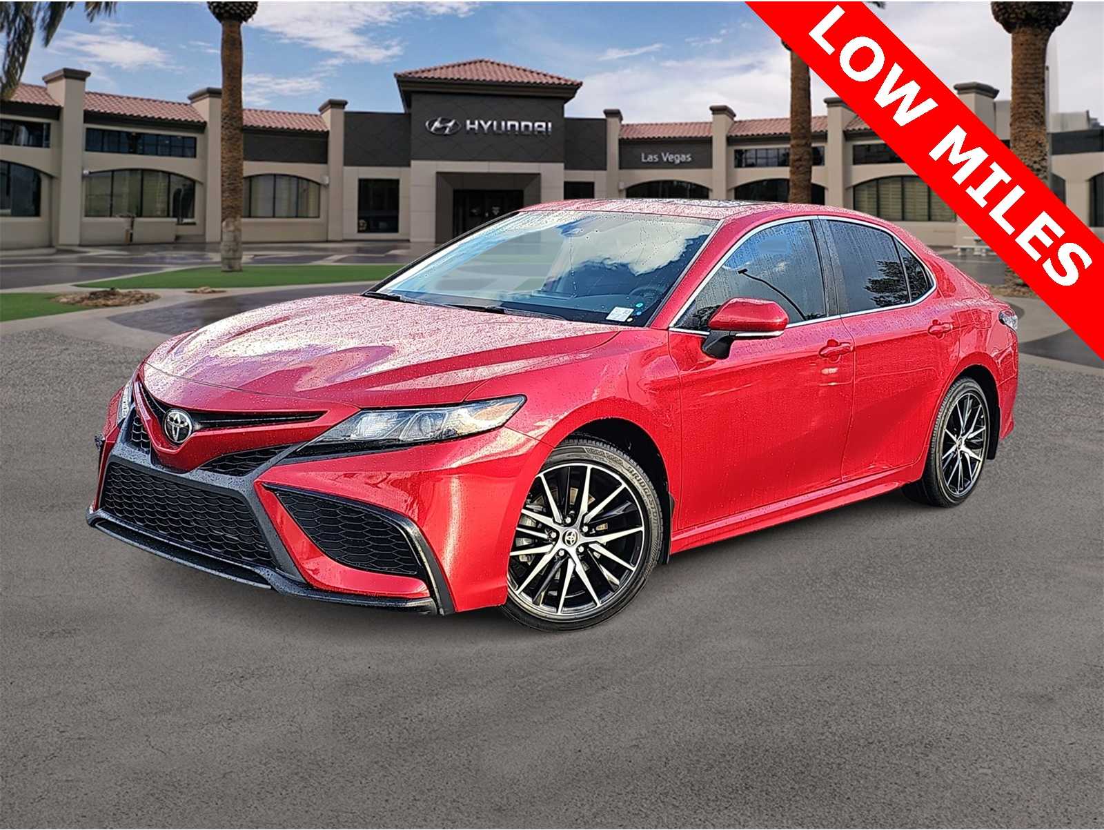 2023 Toyota Camry SE's photo