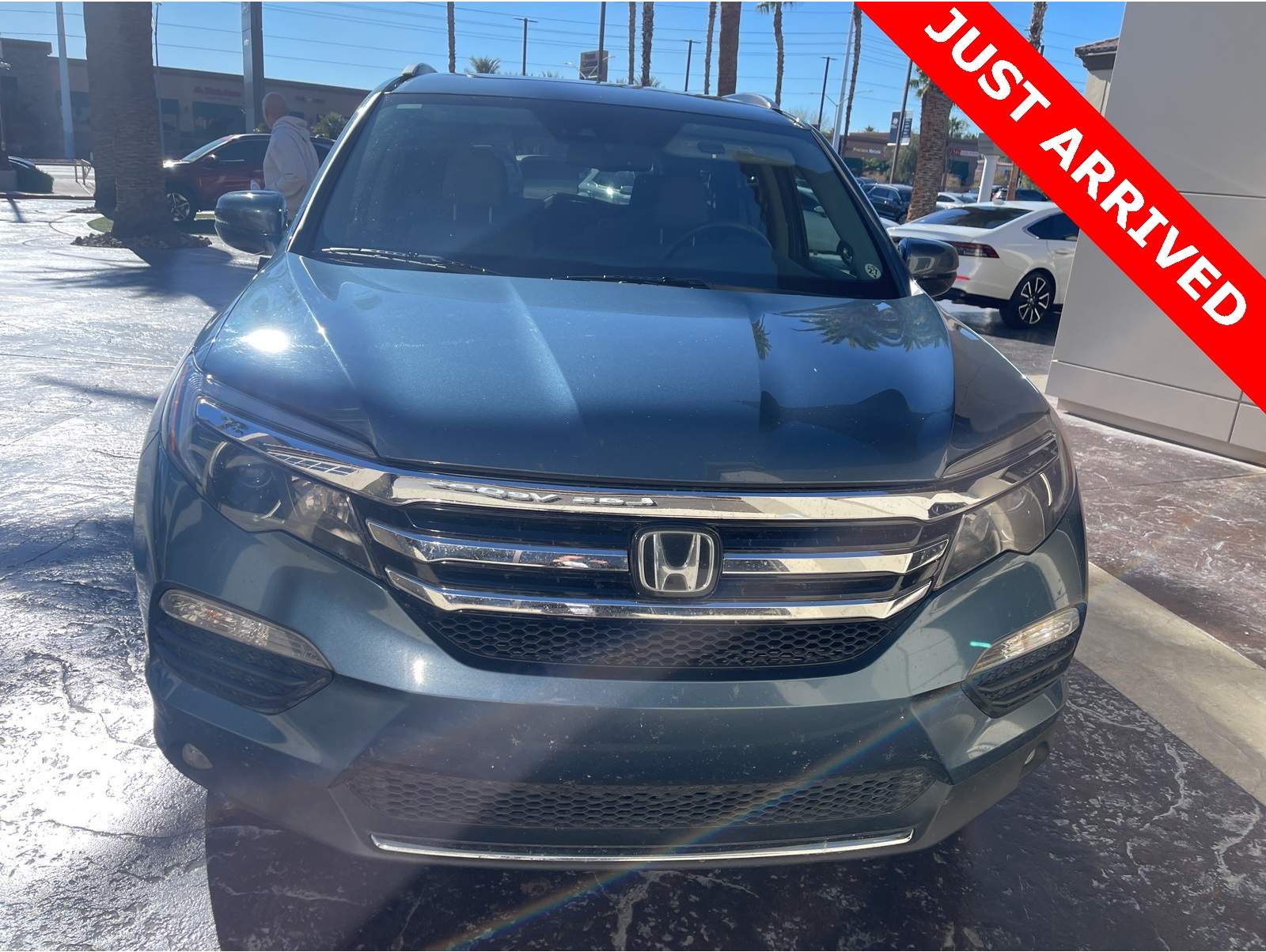 2016 Honda Pilot Elite's photo