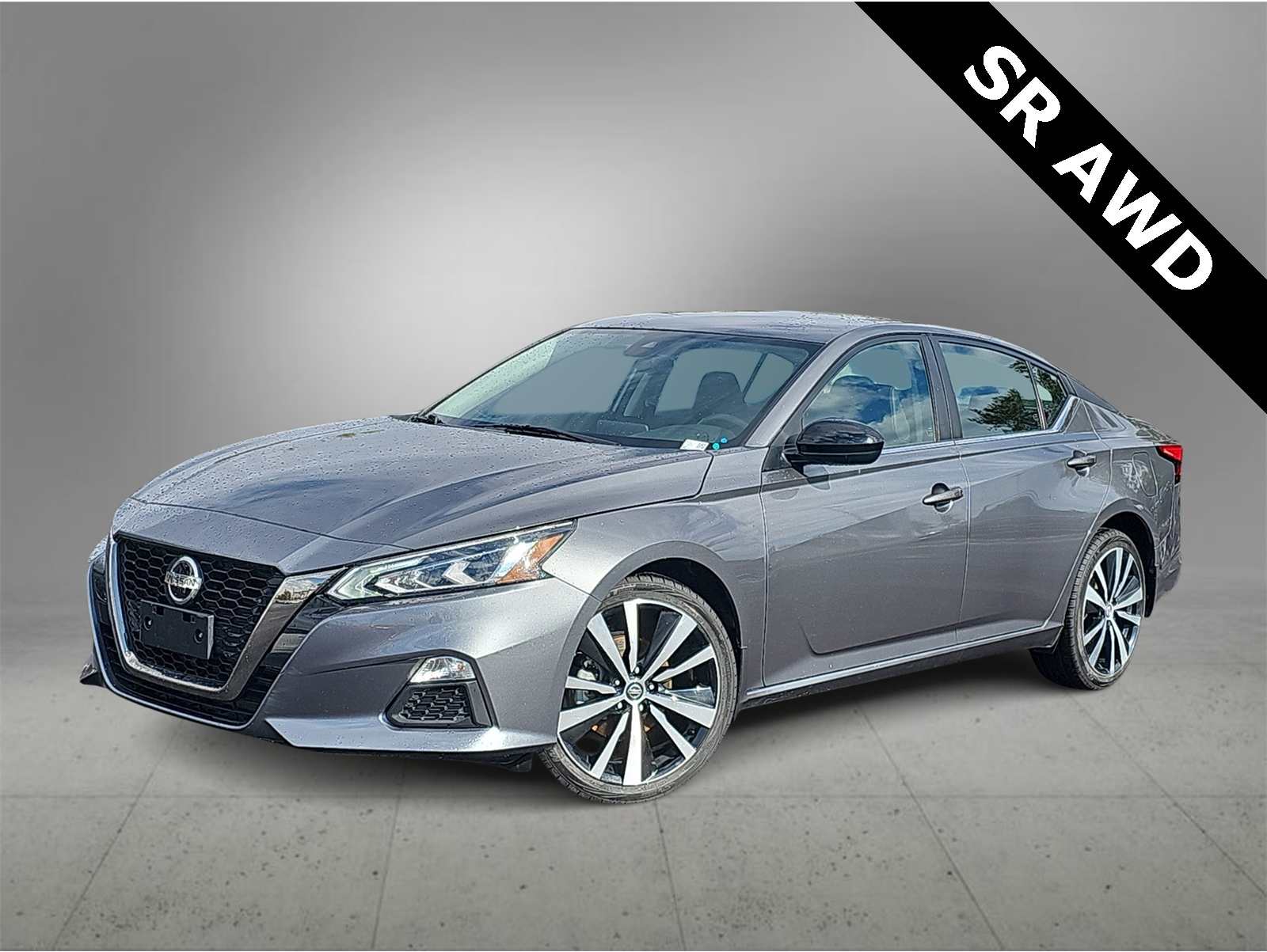 2022 Nissan Altima SR's photo