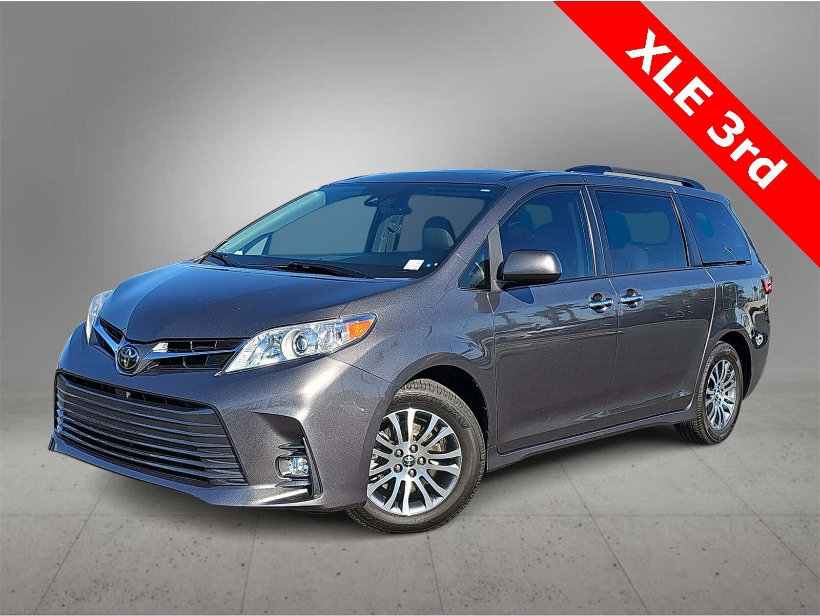 2020 Toyota Sienna XLE's photo