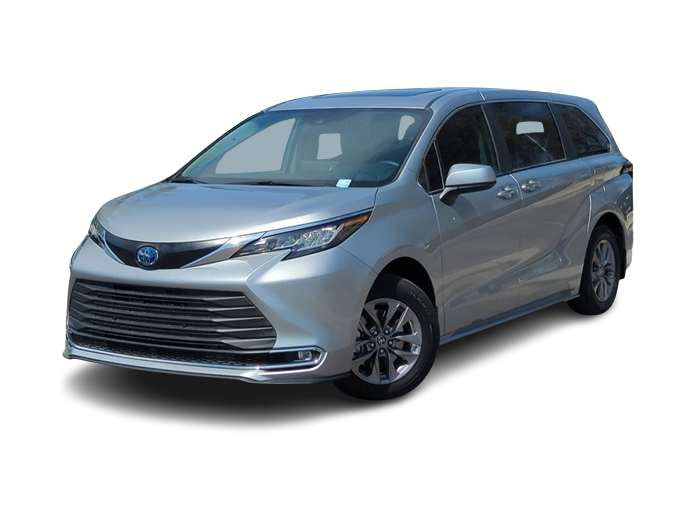 2022 Toyota Sienna XLE Hero Image