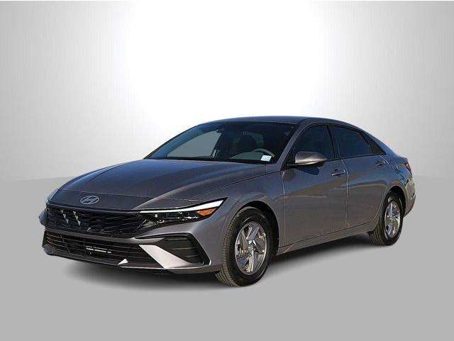 2025 Hyundai Elantra SE's photo