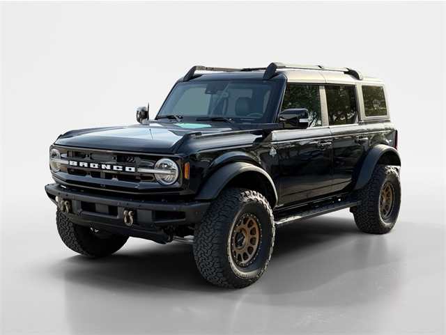 2022 Ford Bronco 4-Door Outer Banks's photo
