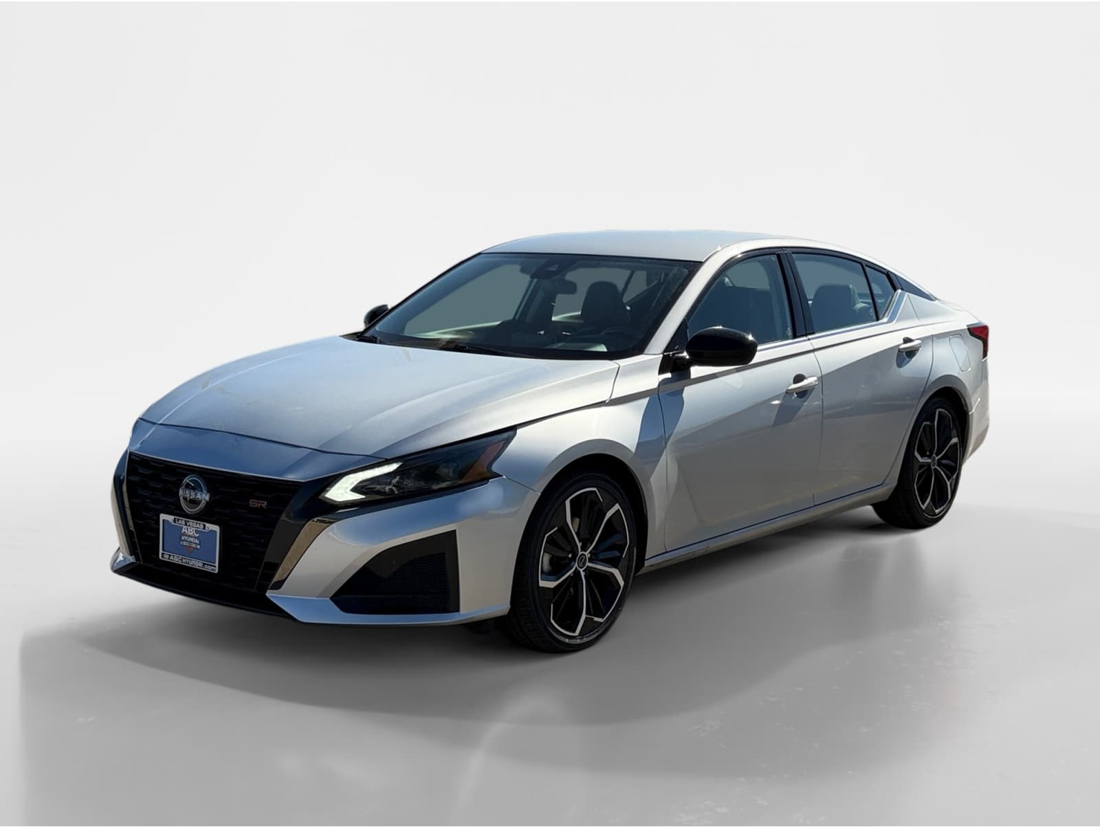 2023 Nissan Altima SR's photo