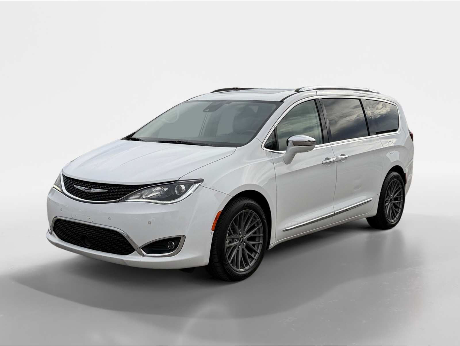 2017 Chrysler Pacifica Limited's photo