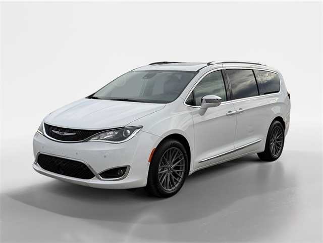 2017 Chrysler Pacifica Limited's photo