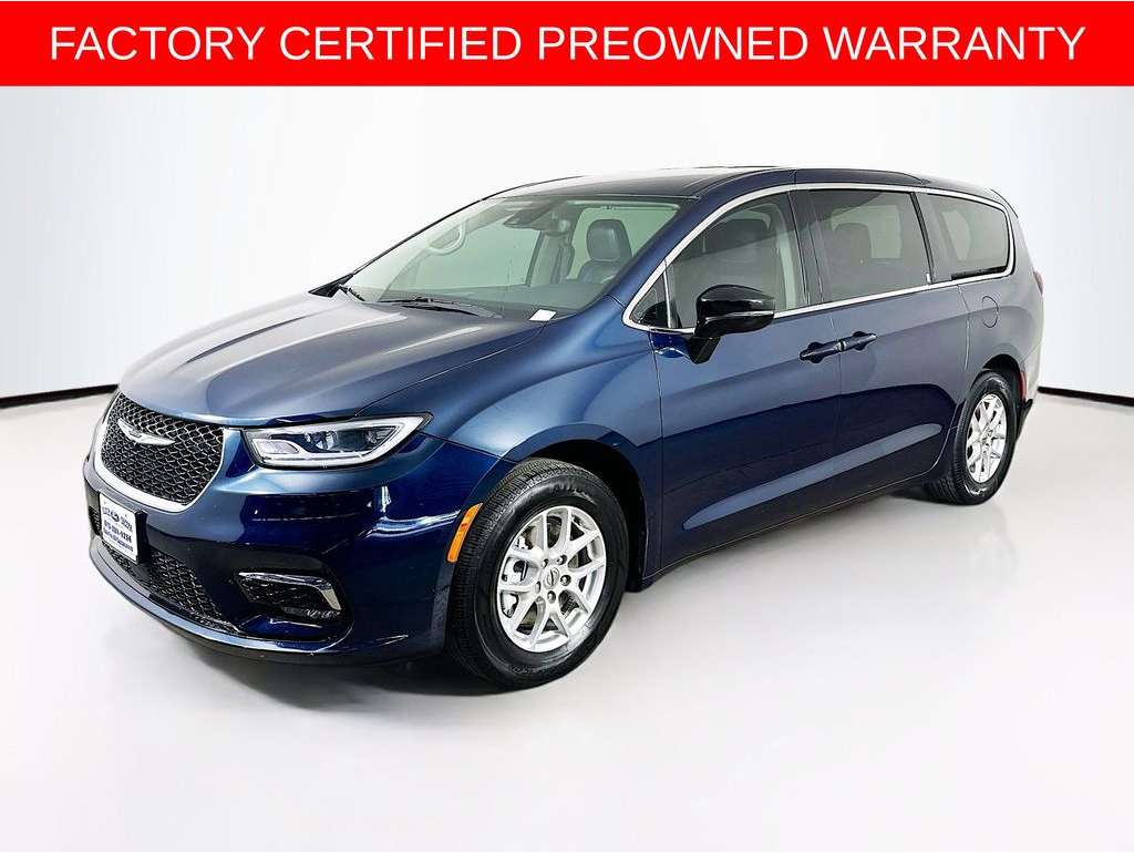 2024 Chrysler Pacifica Touring L's photo