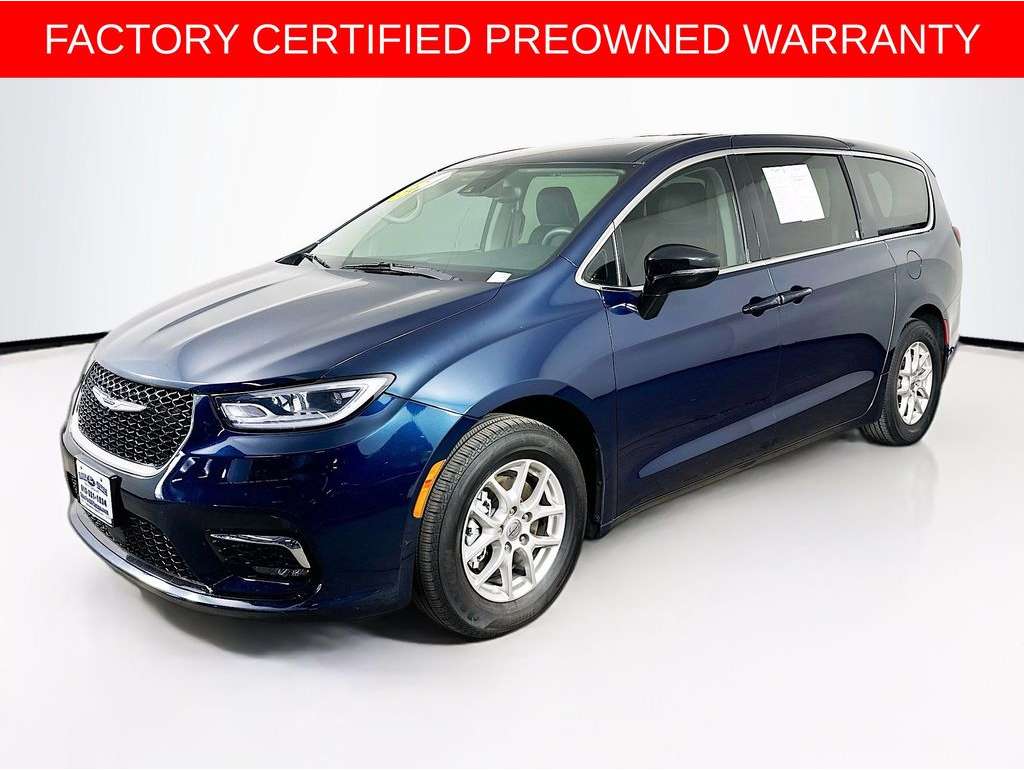 2024 Chrysler Pacifica Touring L's photo