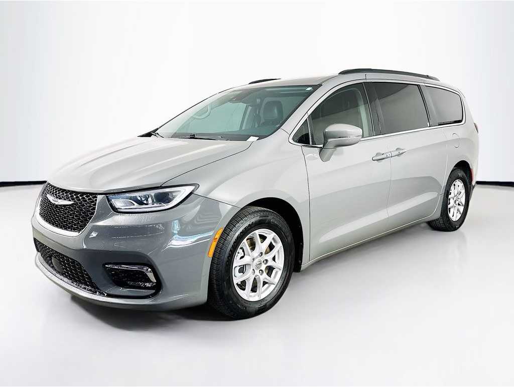 2022 Chrysler Pacifica Touring L's photo