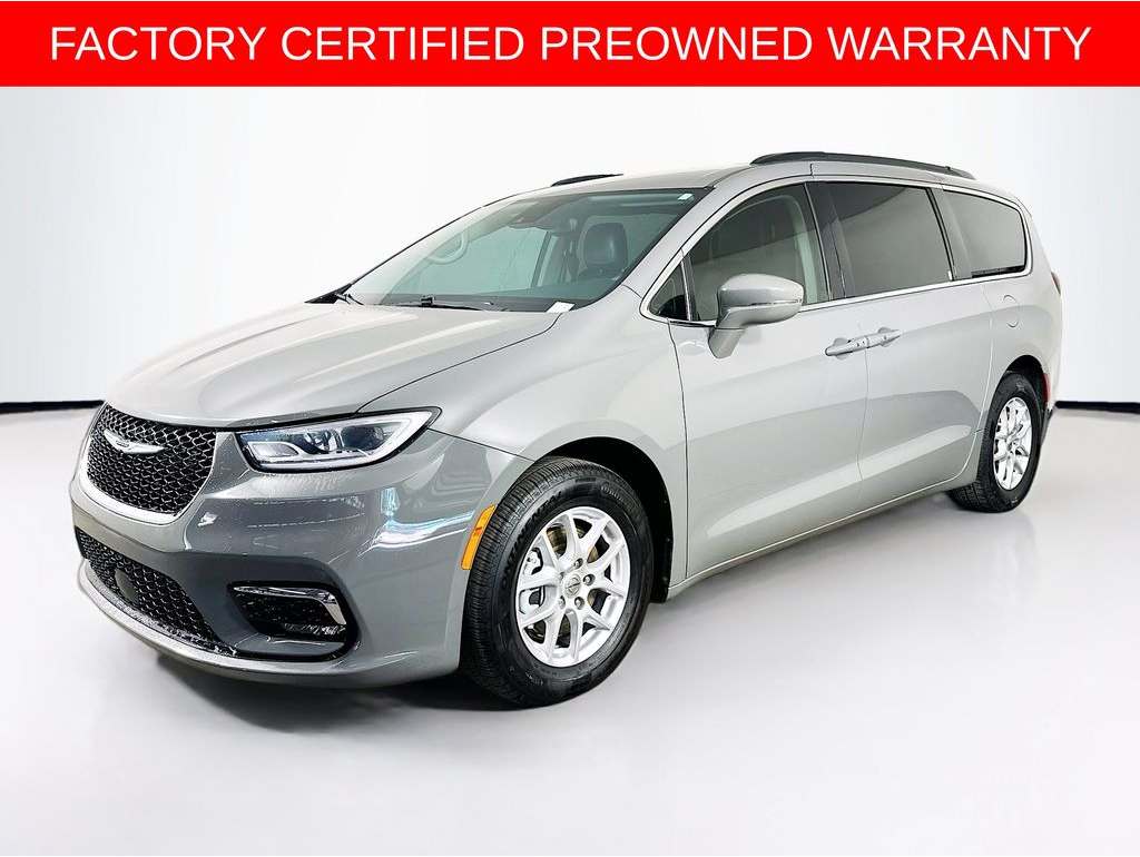 2022 Chrysler Pacifica Touring L's photo