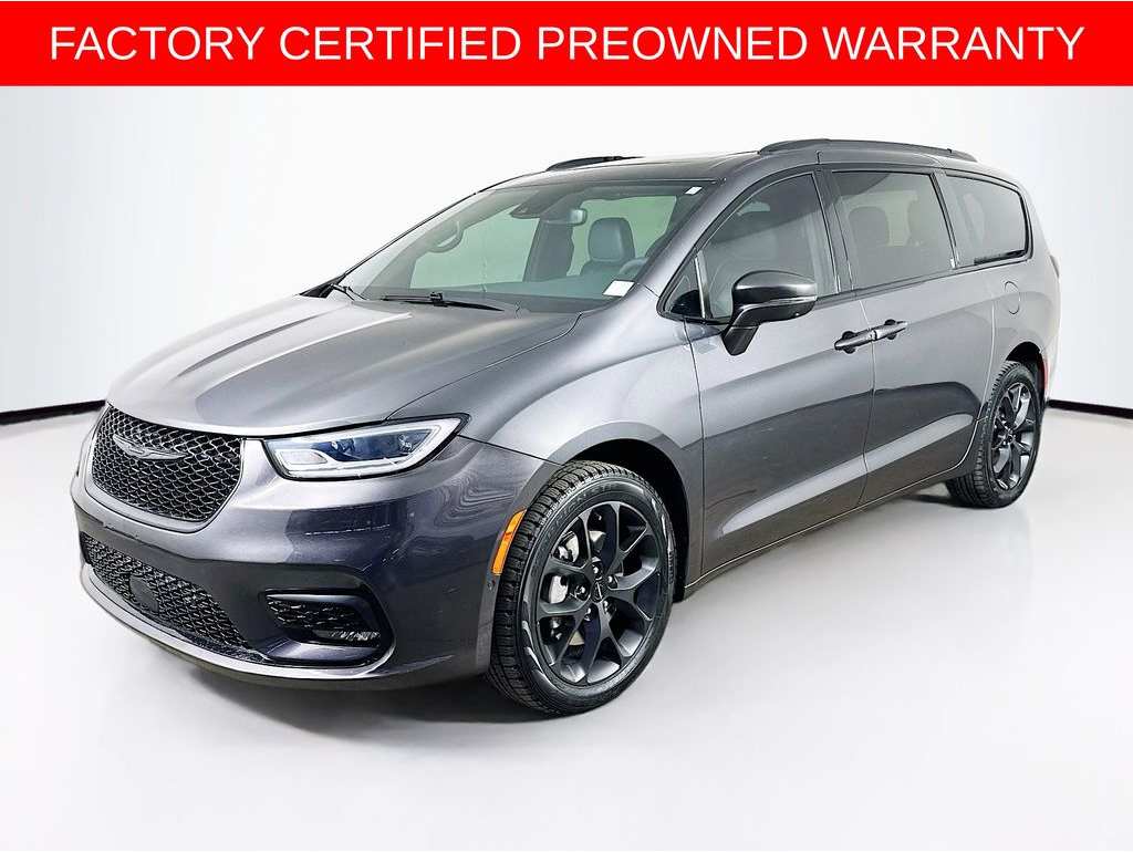 2022 Chrysler Pacifica Limited's photo